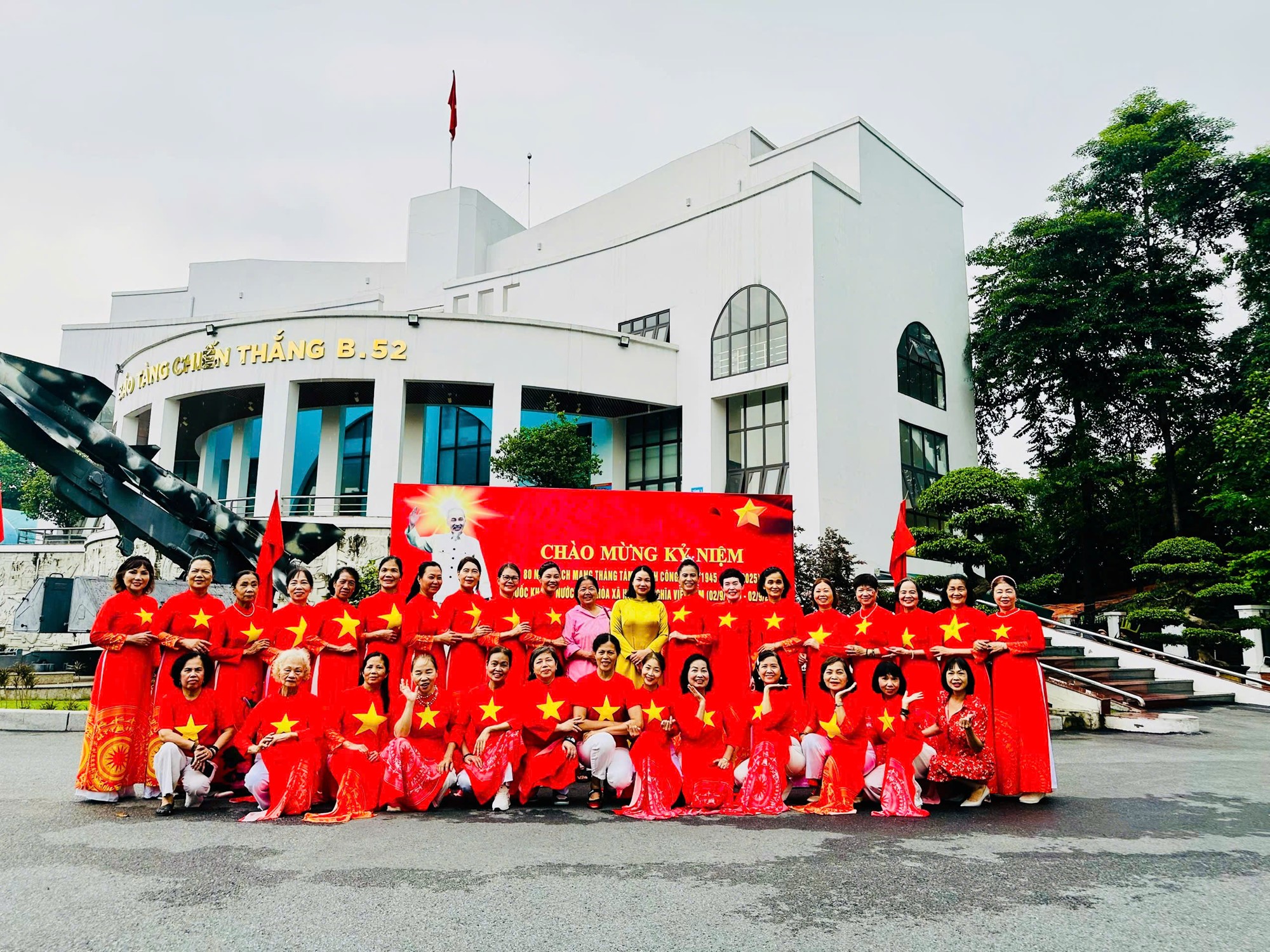 Phụ nữ Ngọc Hà đồng diễn dân vũ chào mừng Quốc khánh 2/9 - ảnh 1