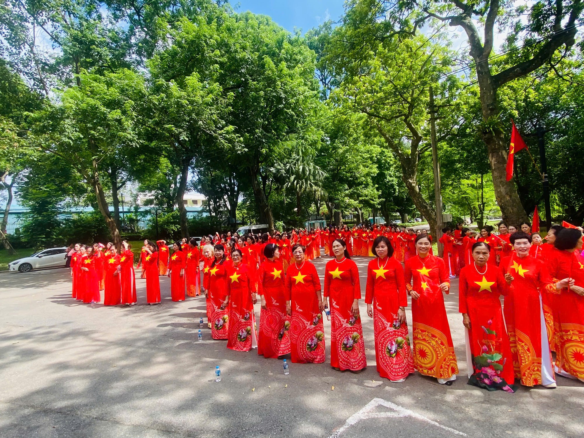 Phụ nữ Ngọc Hà đồng diễn dân vũ chào mừng Quốc khánh 2/9 - ảnh 8