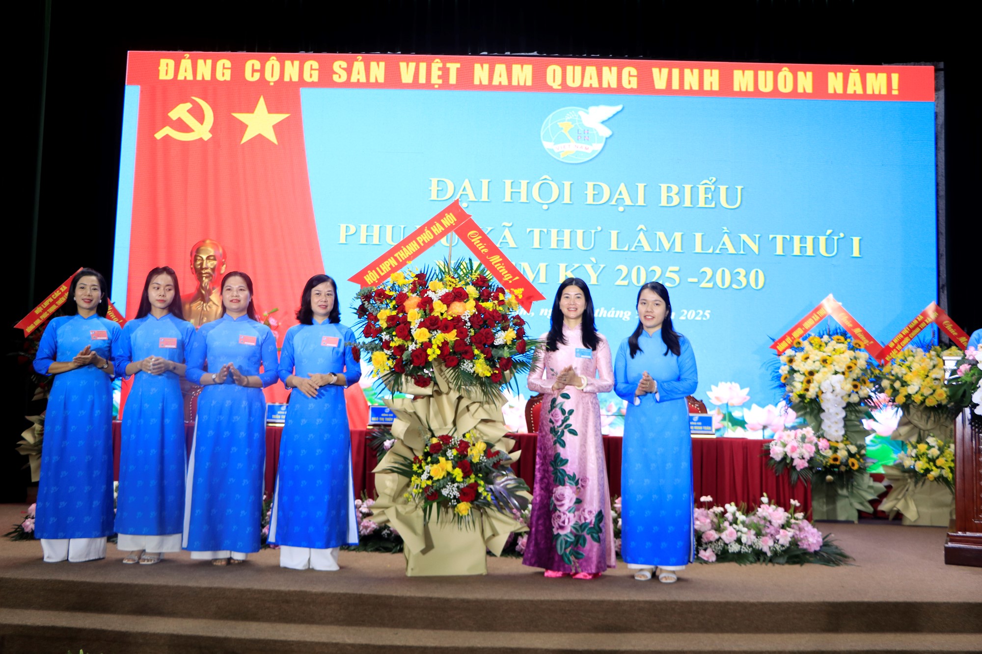 Đồng chí Ngô Thị Thúy Hằng tiếp tục giữ chức Chủ tịch Hội LHPN xã Thư Lâm nhiệm kỳ 2025-2030 - ảnh 2