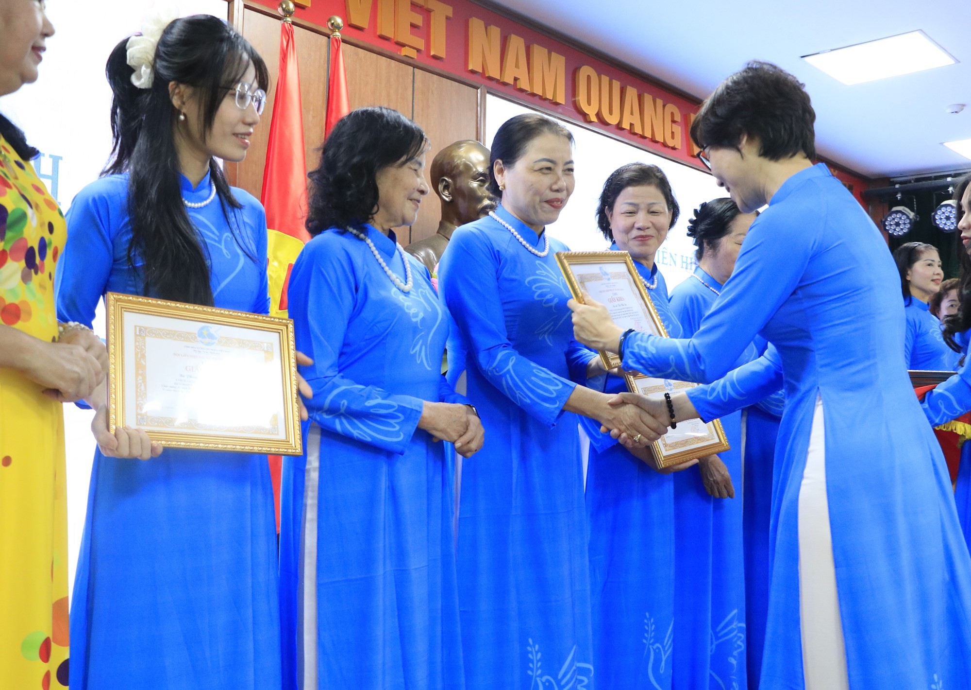 Đồng chí Phạm Quang Thanh, Thành ủy viên, Bí thư Đảng ủy, Chủ tịch HĐND phường Ba Đình trở thành hội viên danh dự của tổ chức Hội - ảnh 7