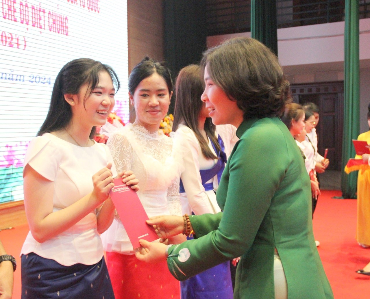 Gặp gỡ, tri ân và vun đắp mối quan hệ Việt Nam - Campuchia phát triển tốt đẹp - ảnh 11