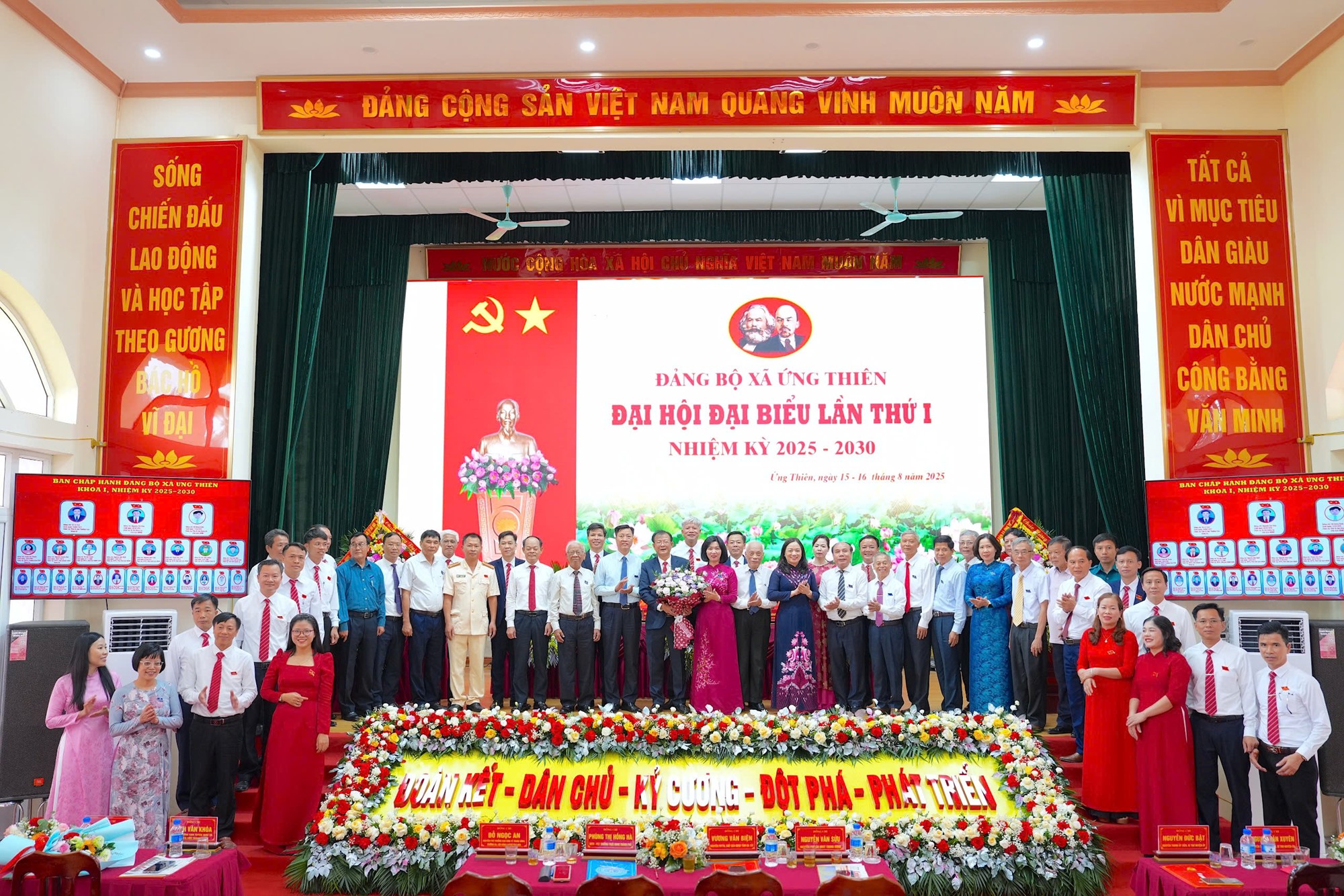 Phát huy nội lực, đoàn kết xây dựng Ứng Thiên phát triển vững mạnh, toàn diện - ảnh 12
