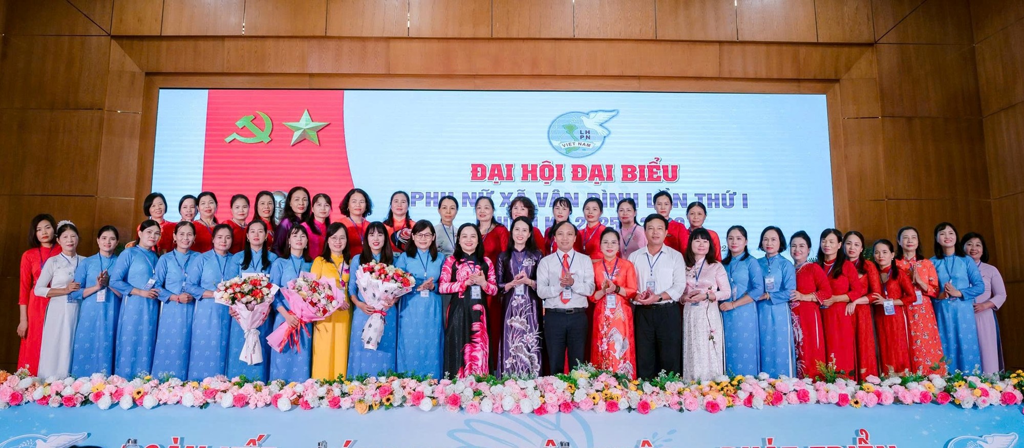 Phụ nữ Vân Đình bản lĩnh, trí tuệ, khẳng định vai trò nòng cốt xây dựng xã văn minh - ảnh 11