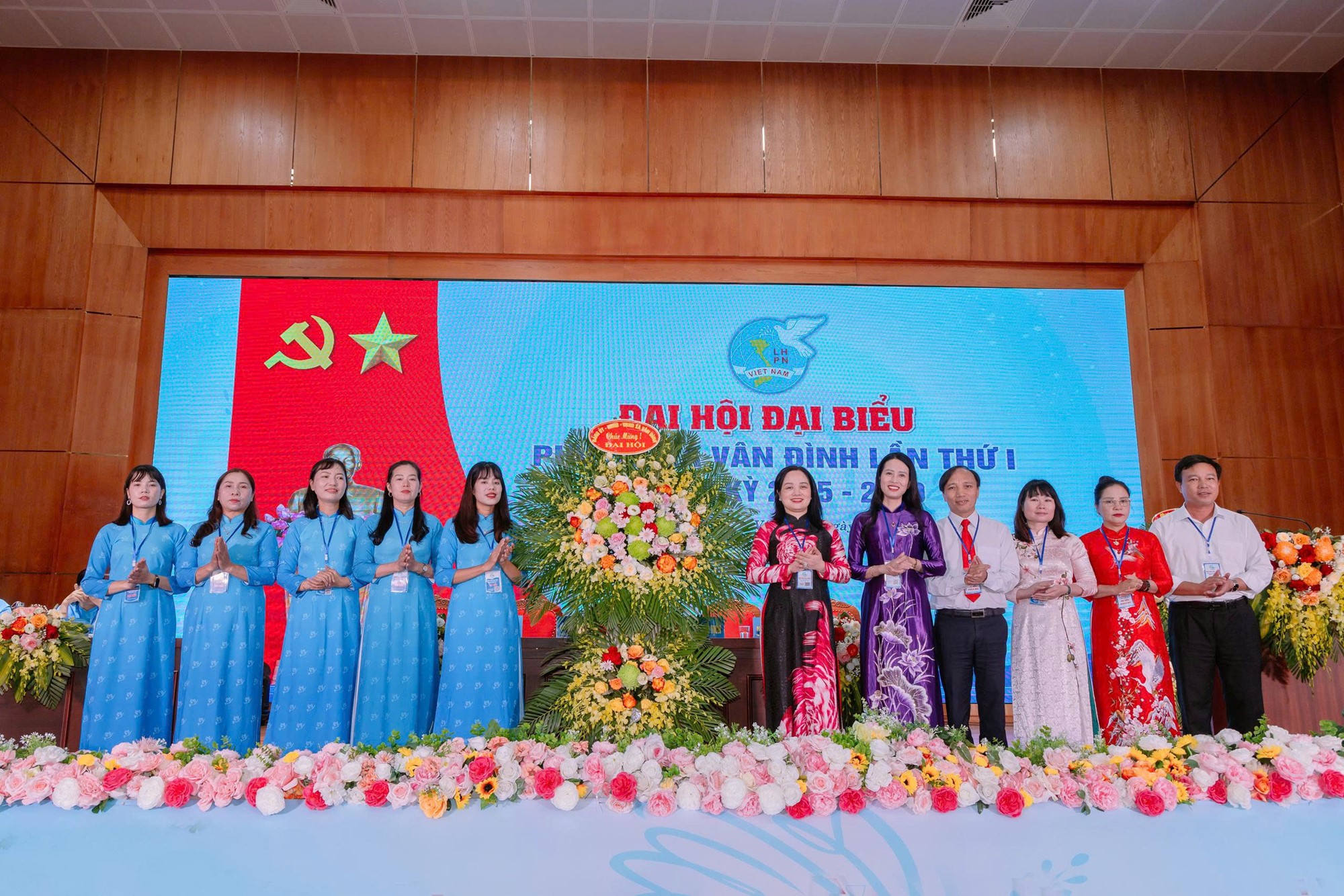 Phụ nữ Vân Đình bản lĩnh, trí tuệ, khẳng định vai trò nòng cốt xây dựng xã văn minh - ảnh 10