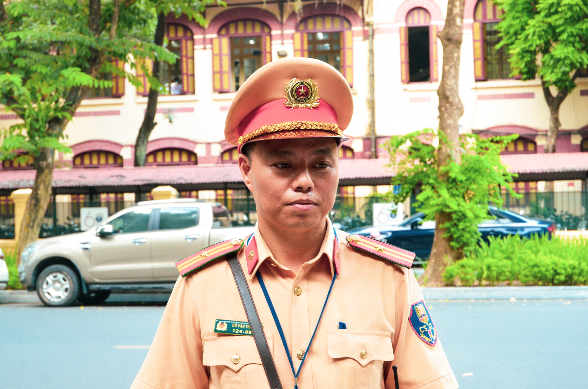 Hà Nội xử phạt nhiều học sinh điều khiển phương tiện không đội mũ bảo hiểm  - ảnh 8