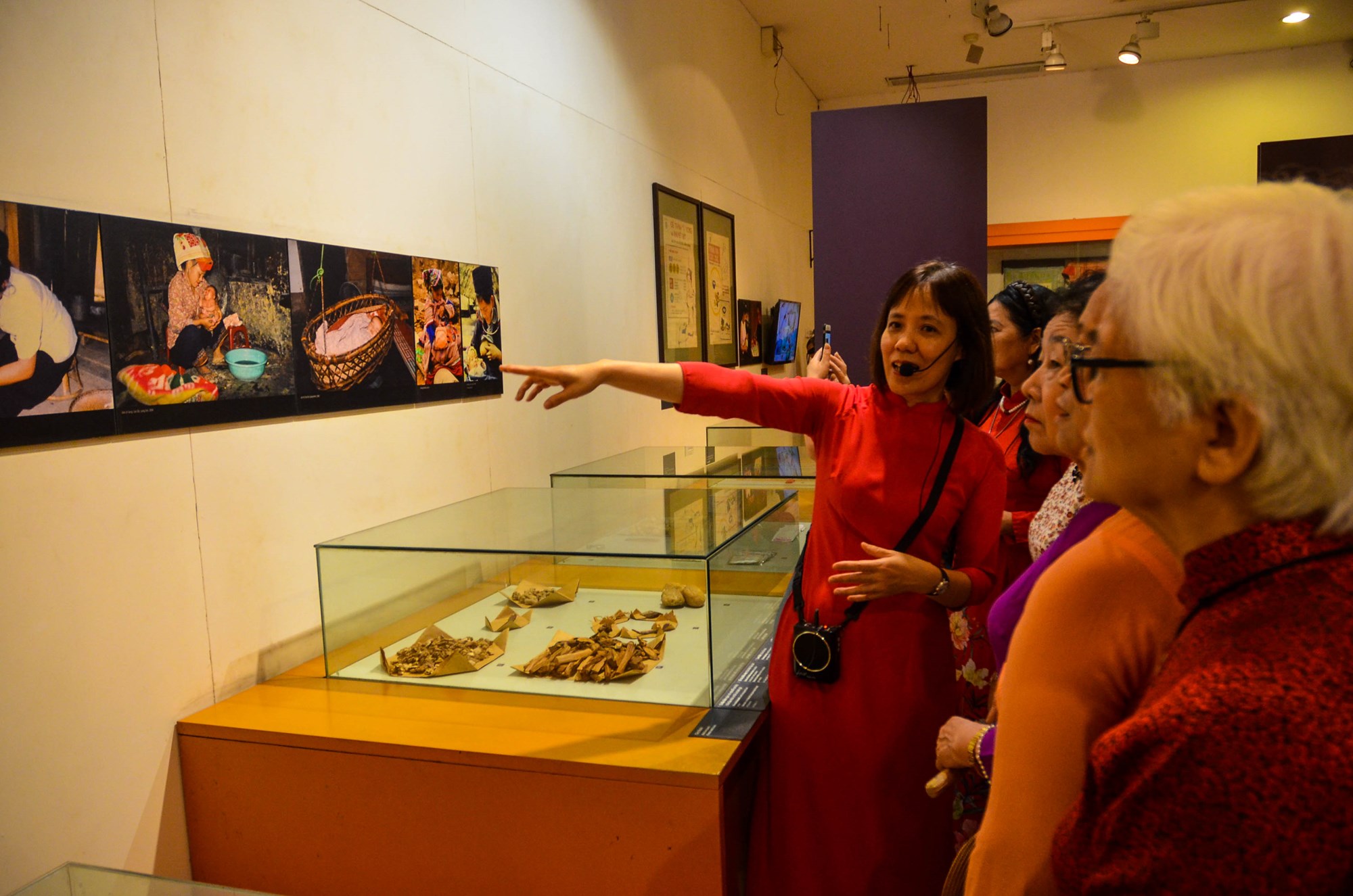 Câu lạc bộ Phụ nữ Thủ đô tổ chức tham quan Bảo tàng phụ nữ Việt Nam - ảnh 2