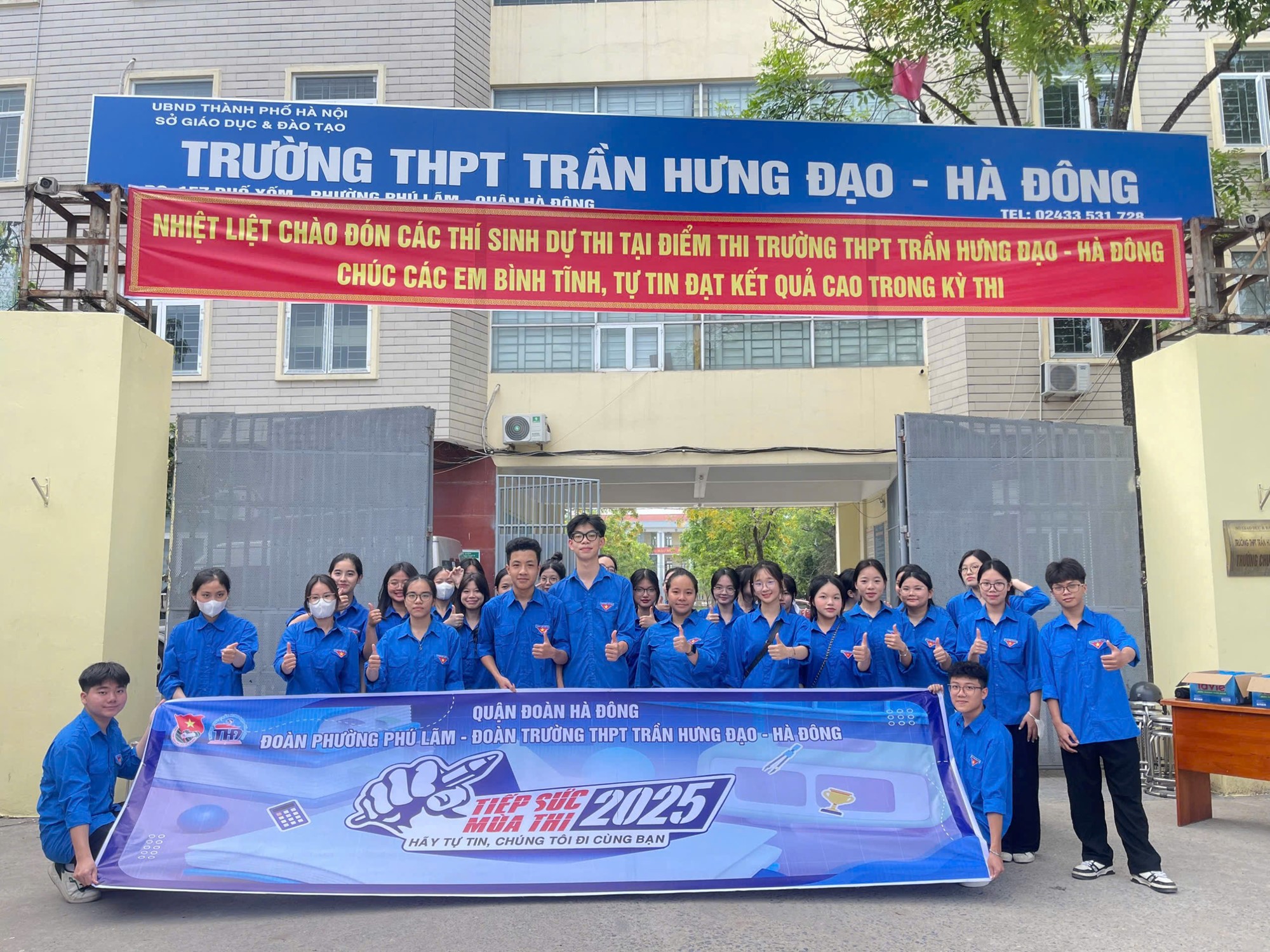 Nét đẹp áo xanh tình nguyện “tiếp sức mùa thi” - ảnh 18