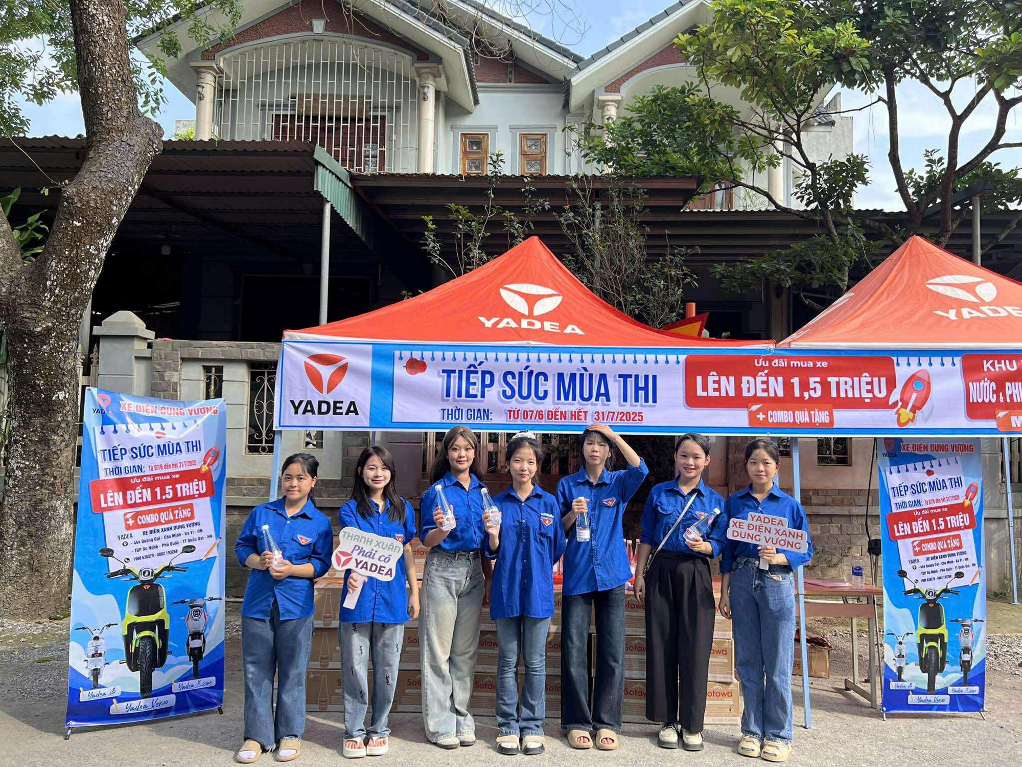 Nét đẹp áo xanh tình nguyện “tiếp sức mùa thi” - ảnh 17