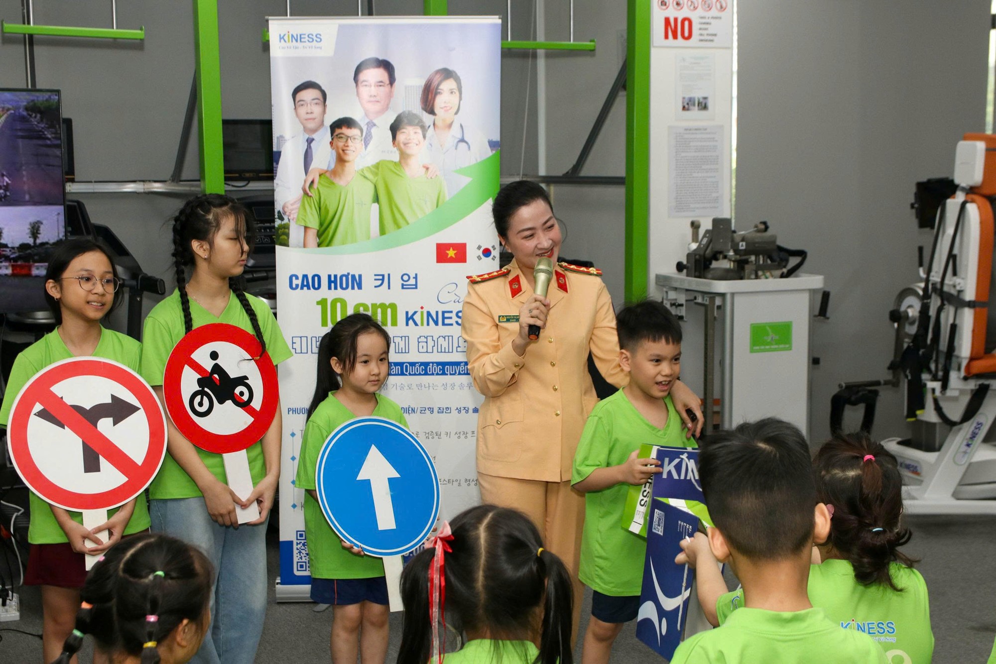 Hà Nội: Tuyên truyền kỹ năng tham gia giao thông an toàn cho lứa tuổi học sinh  - ảnh 2