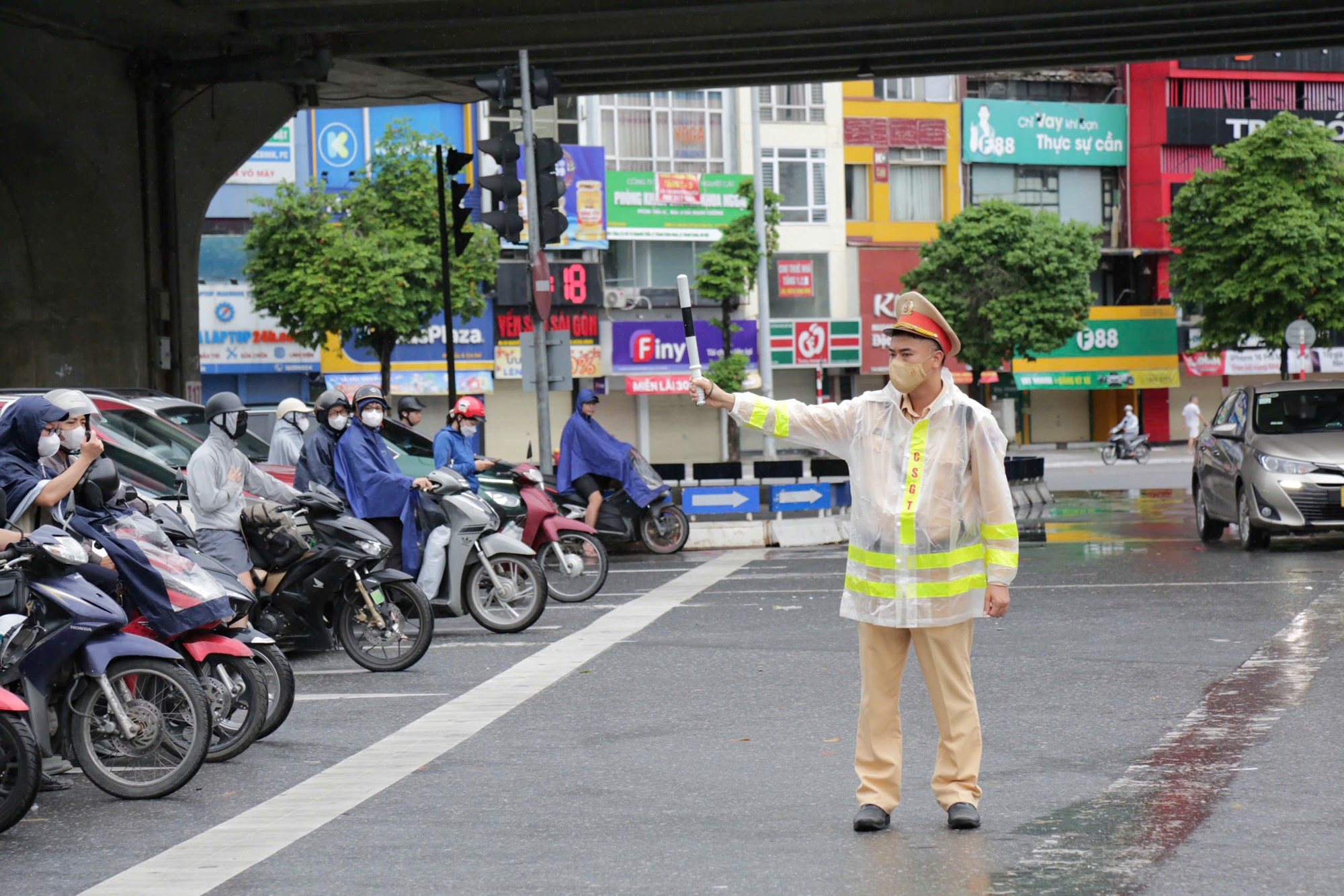 CSGT Hà Nội chủ động phương án, sẵn sàng ứng phó với cơn bão số 3 - ảnh 1