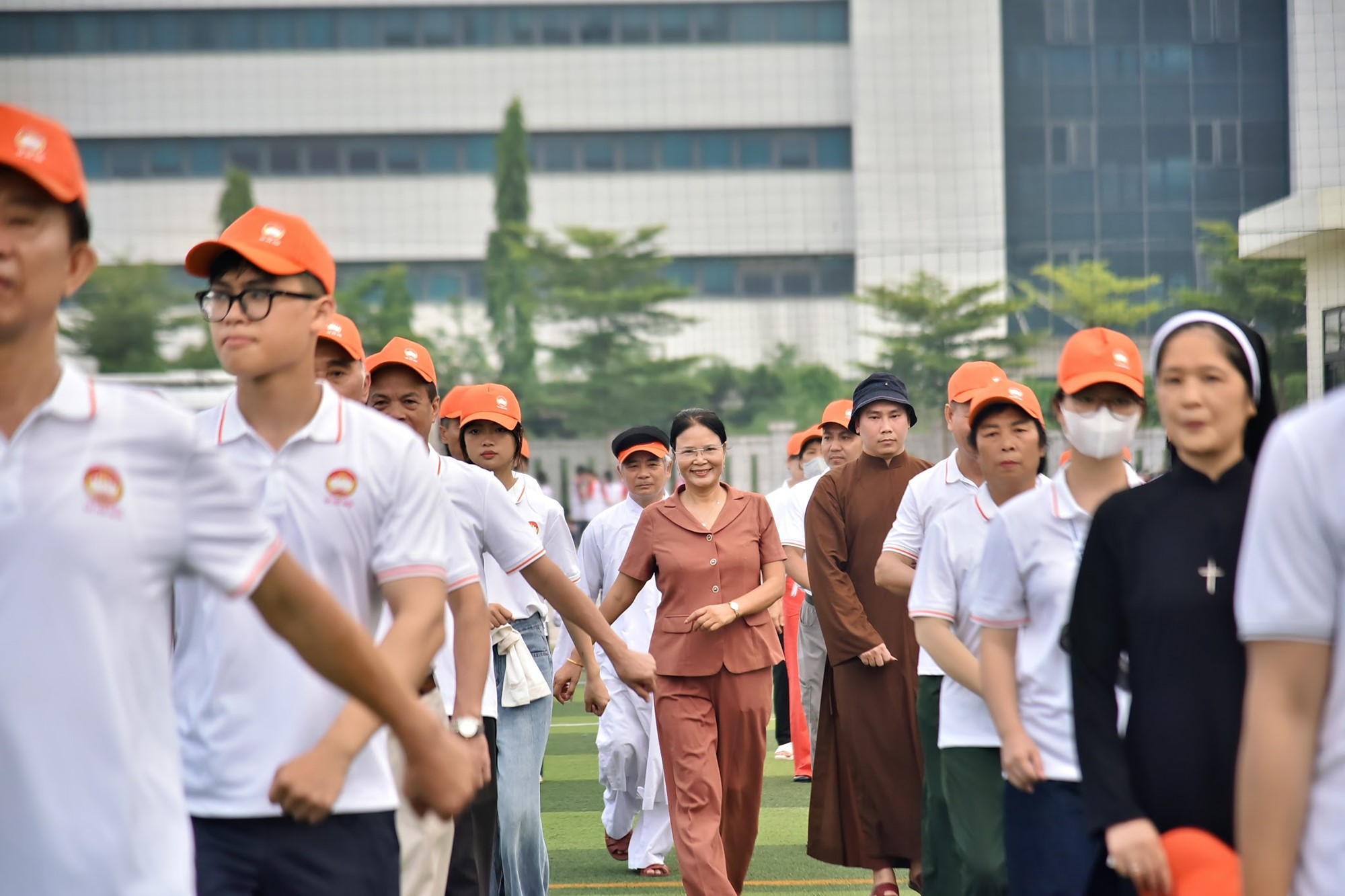 Phó Chủ tịch Uỷ ban MTTQ Việt Nam Hà Thị Nga gặp mặt, động viên khối diễu hành “Đại đoàn kết các dân tộc Việt Nam” - ảnh 6