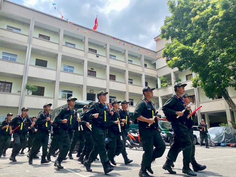 Chiến sĩ Công an Thủ đô để lại dấu ấn đẹp trong lòng nhân dân và du khách quốc tế - ảnh 33