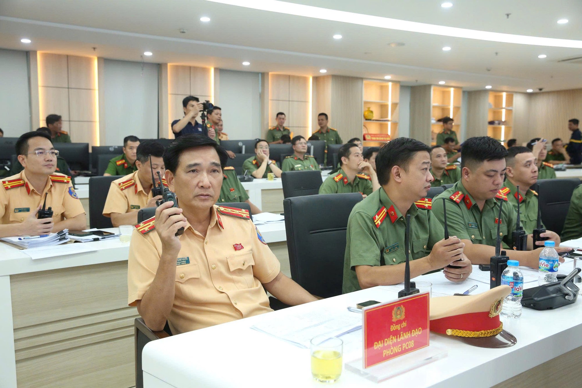 Chiến sĩ Công an Thủ đô để lại dấu ấn đẹp trong lòng nhân dân và du khách quốc tế - ảnh 13