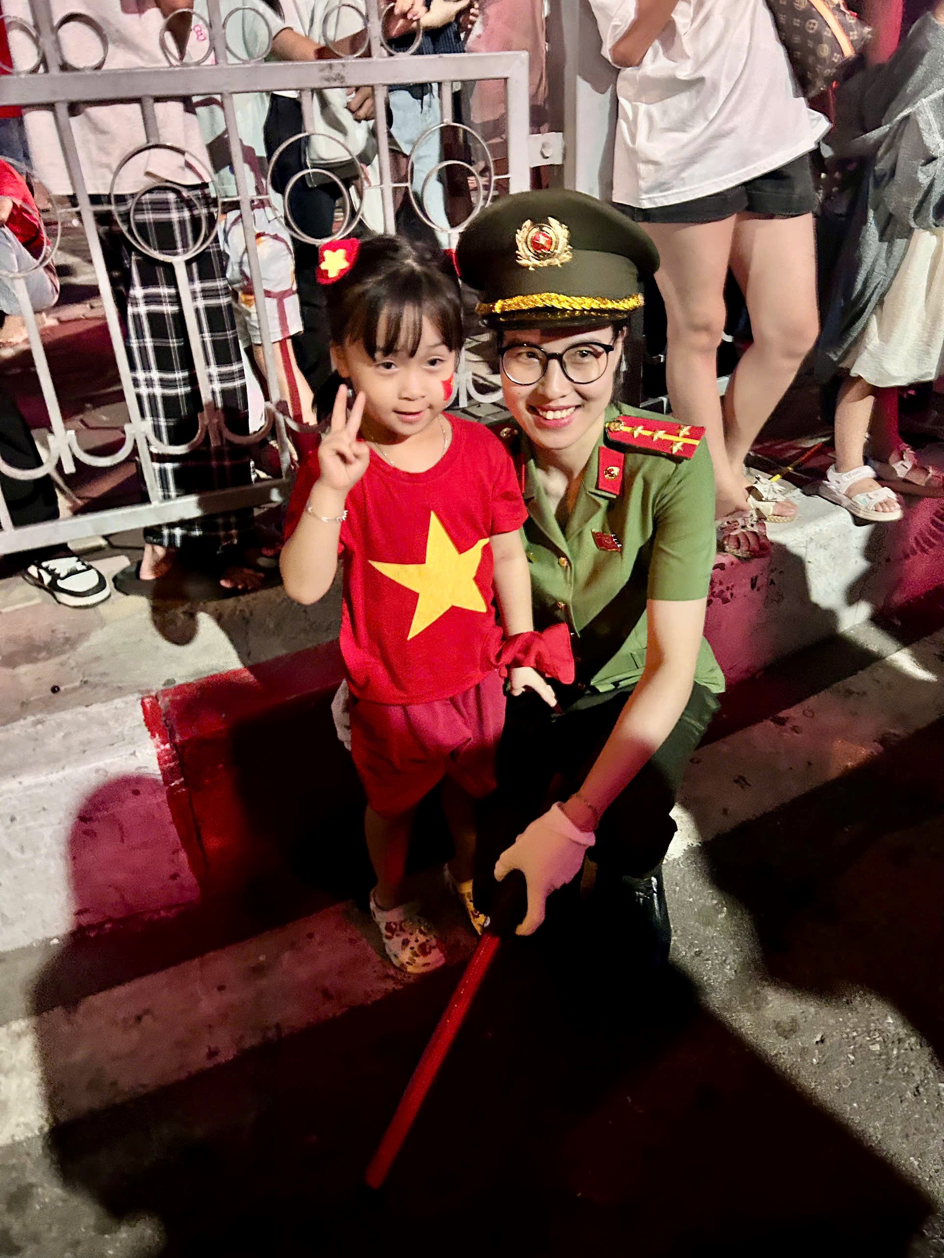 Hình ảnh đẹp của phụ nữ Công an Thủ đô trong Lễ diễu binh, diễu hành A80 - ảnh 2