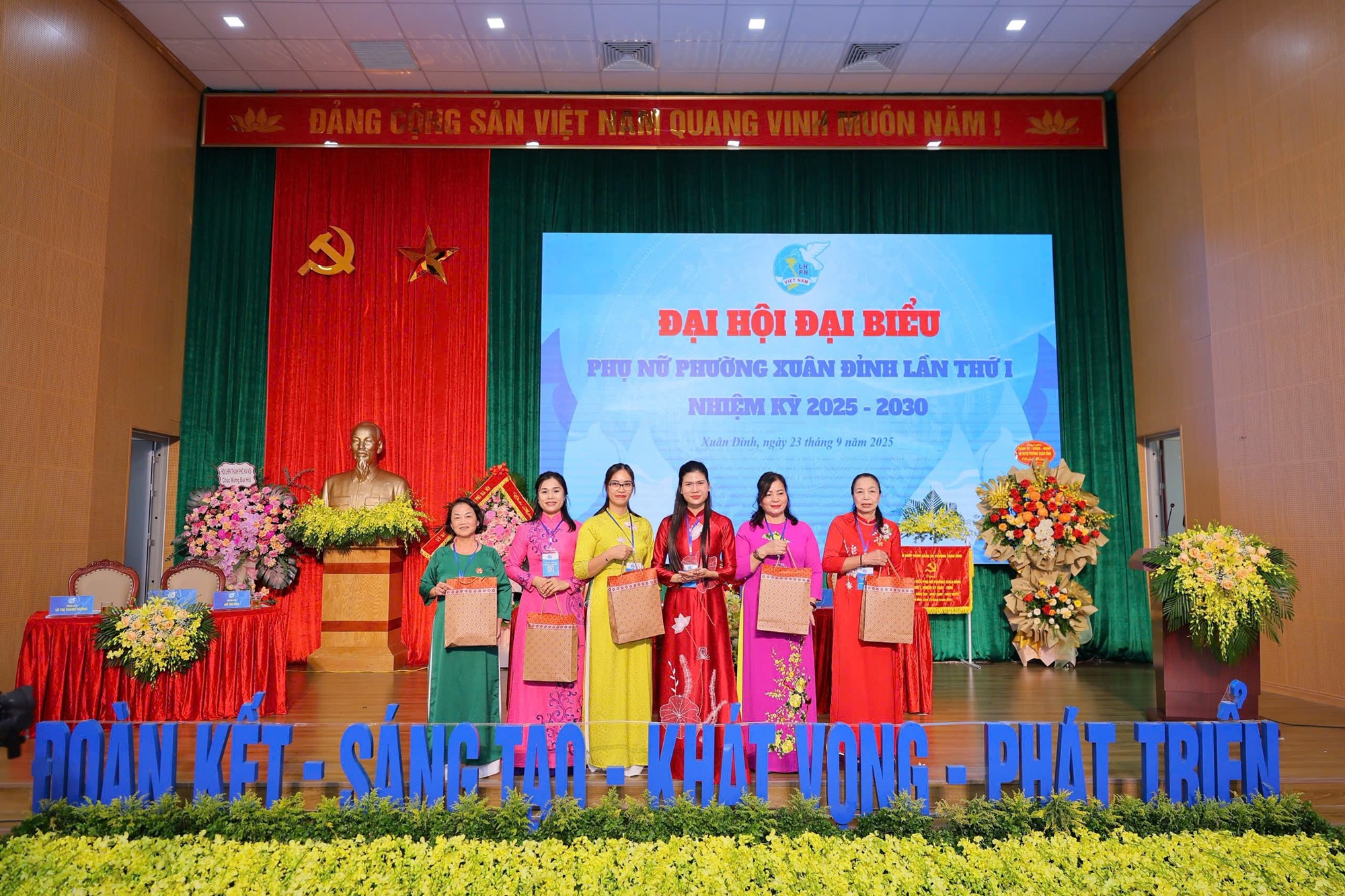 Phụ nữ phường Xuân Đỉnh chung tay xây dựng phường trở thành đô thị thông minh – kiểu mẫu của Thủ đô - ảnh 13