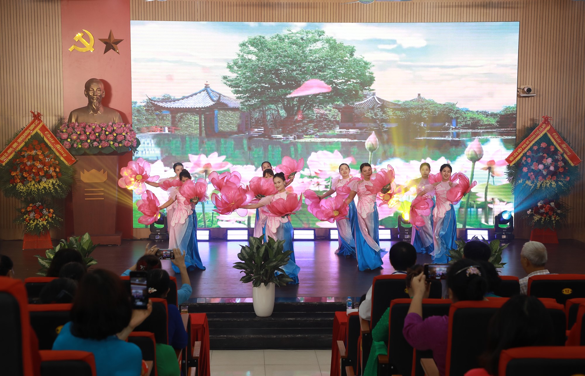 Phụ nữ phường Thượng Cát tiên phong, nhạy bén, có tư duy mới, làm chủ công nghệ số - ảnh 10