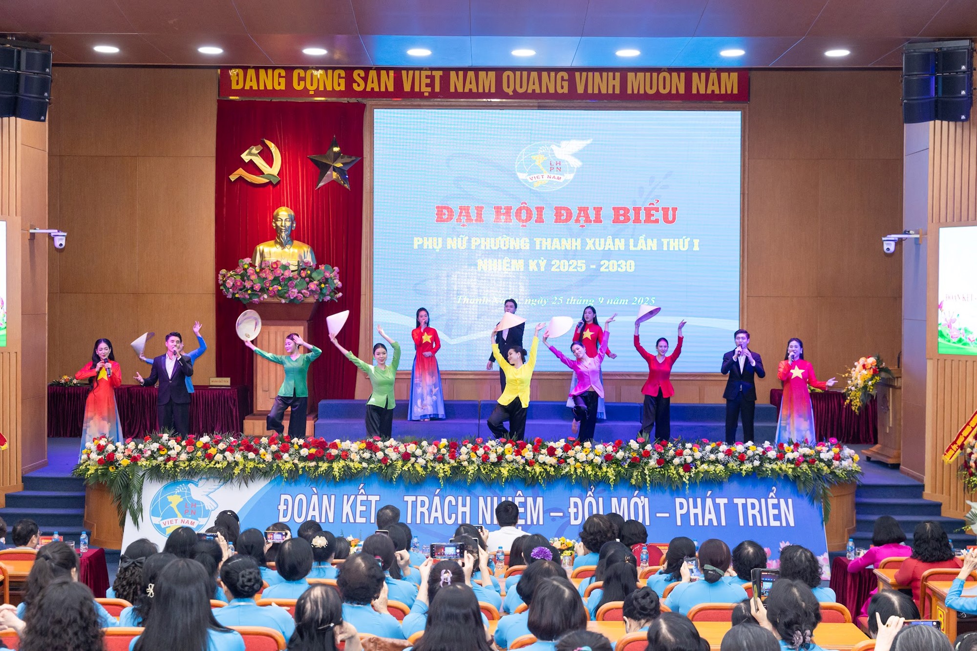 Phụ nữ Thanh Xuân thanh lịch, trí tuệ, sáng tạo, bản lĩnh - ảnh 12