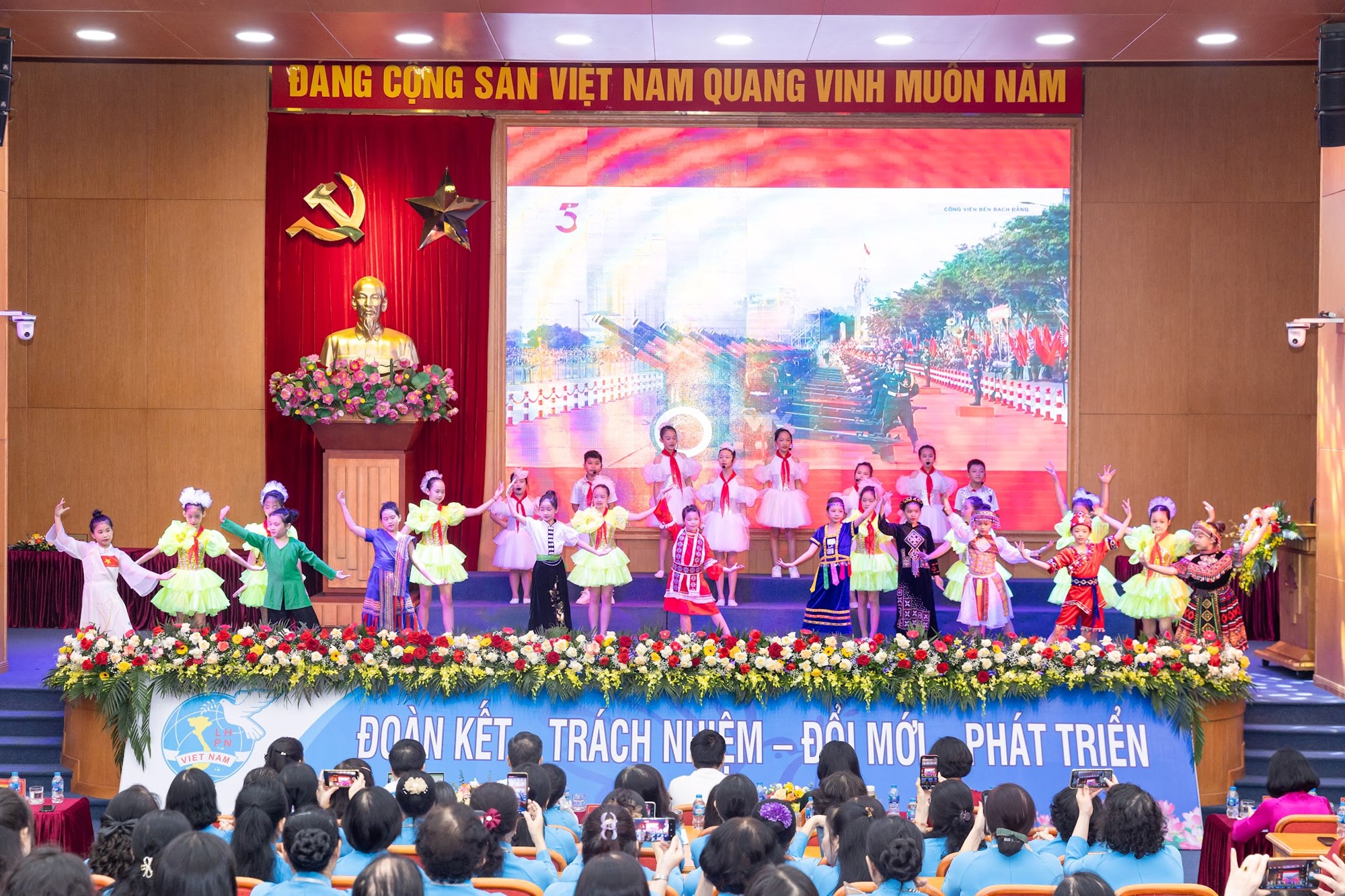 Phụ nữ Thanh Xuân thanh lịch, trí tuệ, sáng tạo, bản lĩnh - ảnh 11