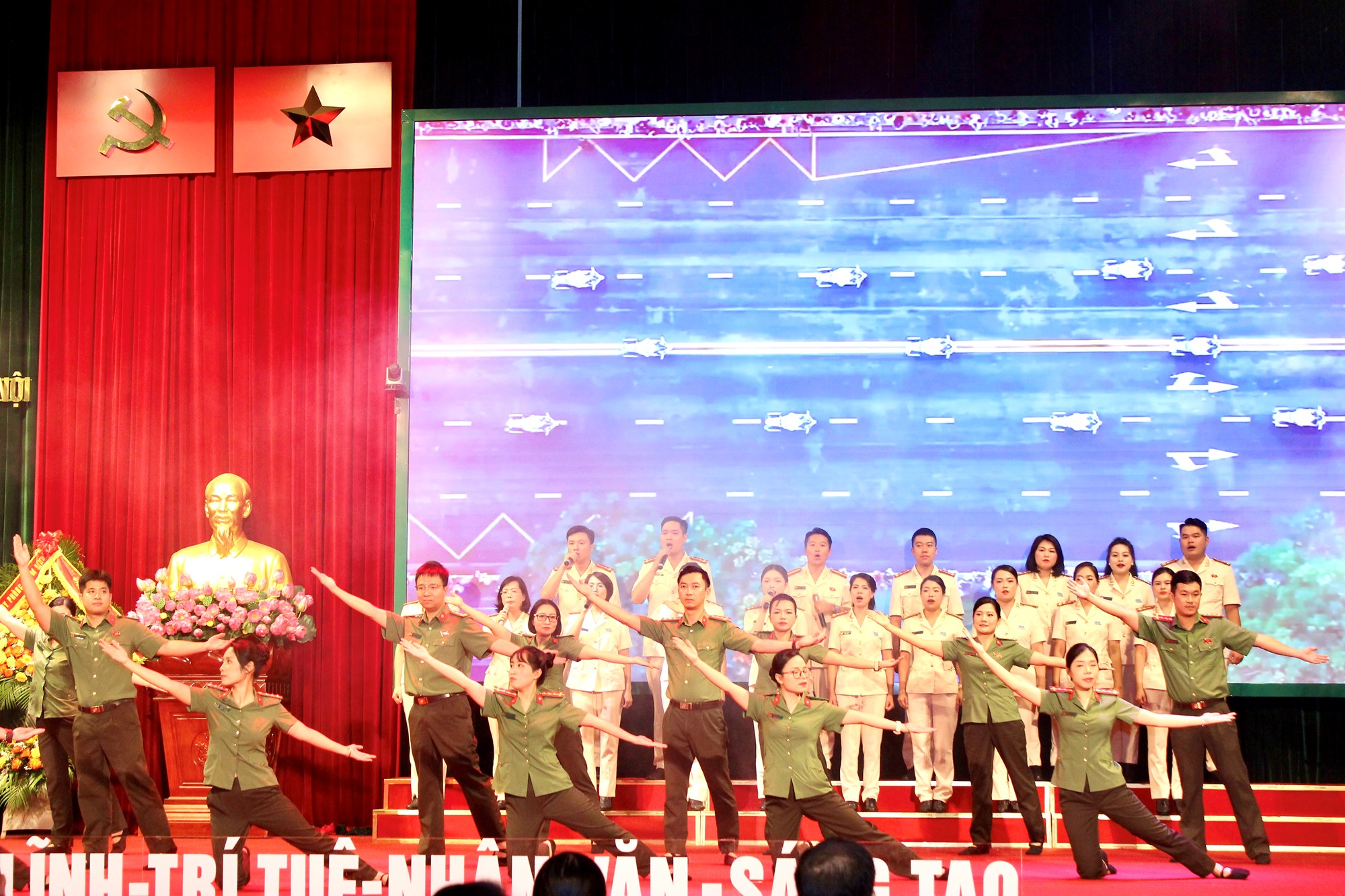 Đoàn kết, kỷ cương, sáng tạo, hoàn thành xuất sắc nhiệm vụ chuyên môn - ảnh 2