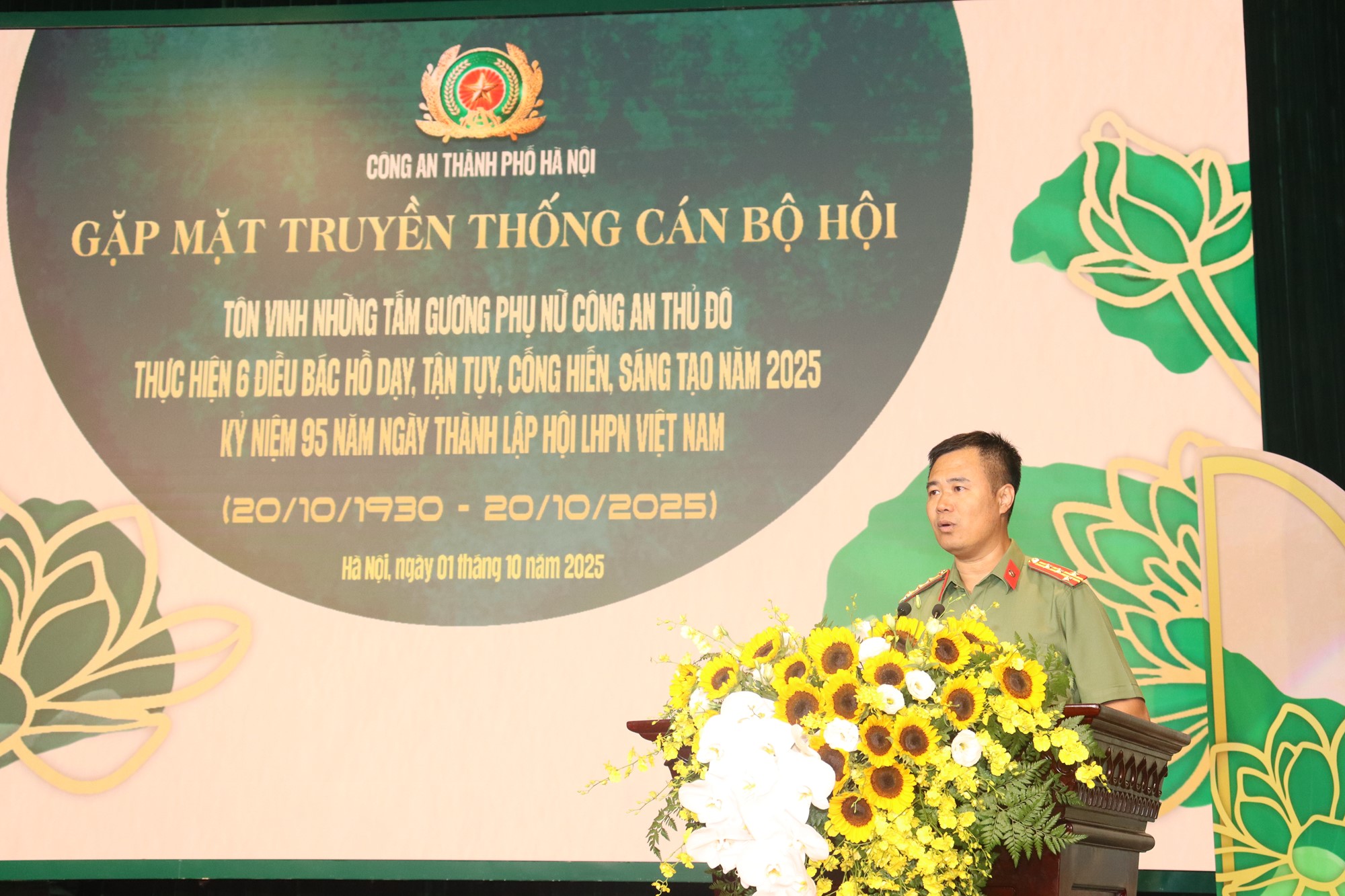 Tôn vinh những tấm gương phụ nữ Công an Thủ đô tiêu biểu năm 2025 - ảnh 7