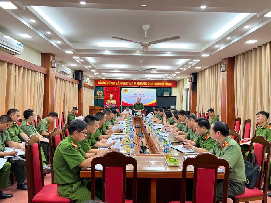 Công an Hà Nội tăng cường bám cơ sở, giữ vững bình yên từ gốc - ảnh 6