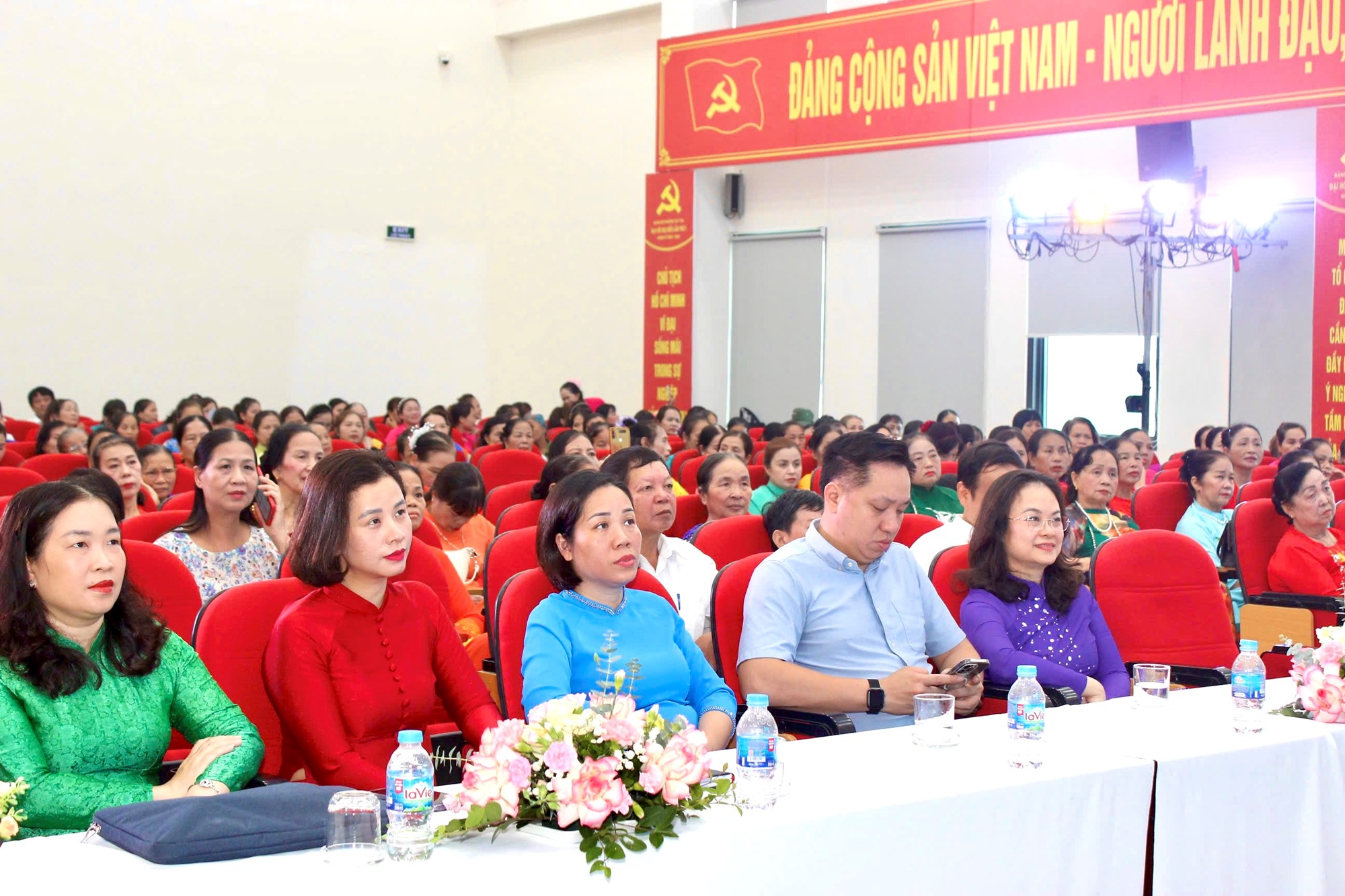Sôi nổi hội thi dân vũ “Phụ nữ Tây Tựu khoẻ - đẹp - năng động” - ảnh 1