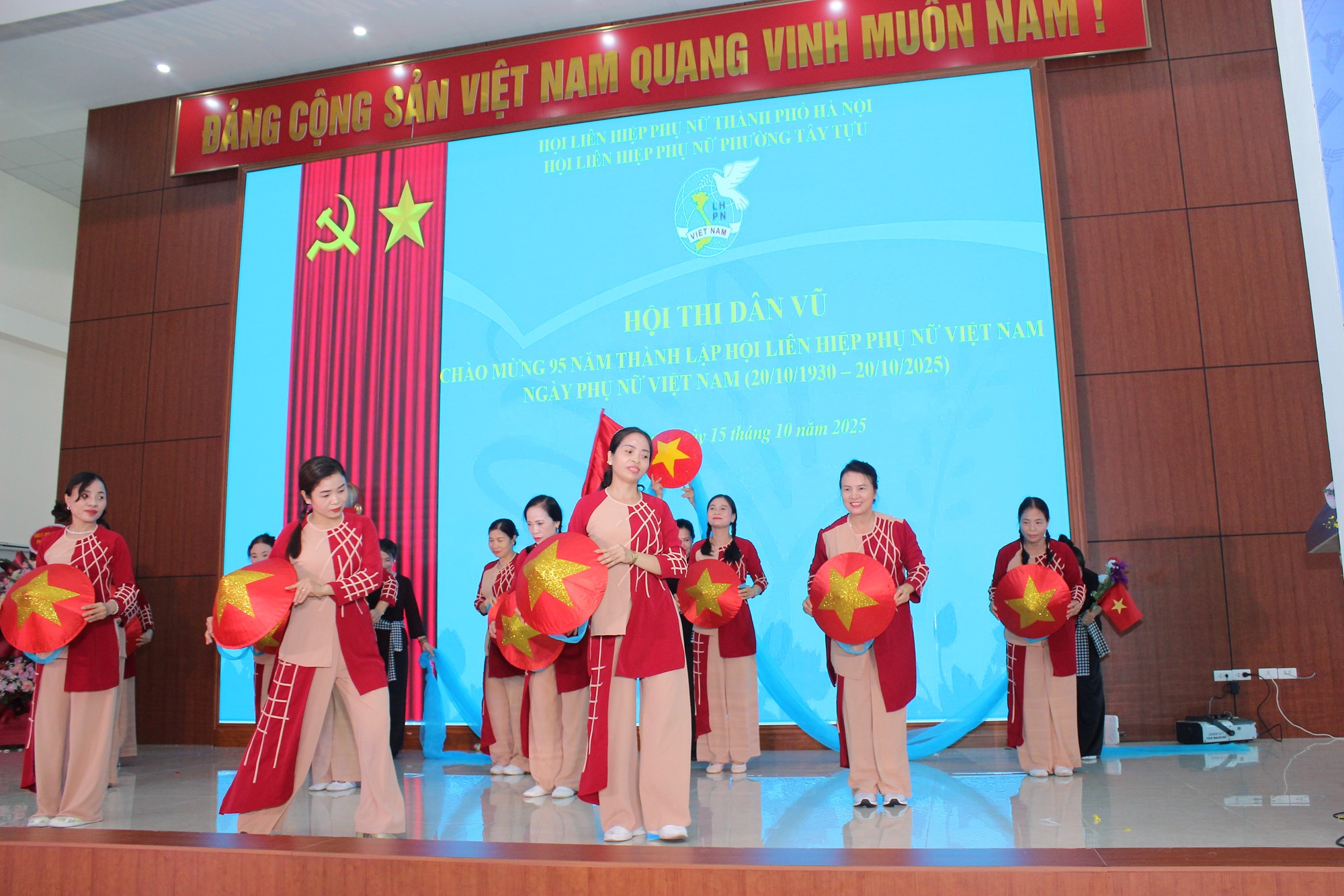 Sôi nổi hội thi dân vũ “Phụ nữ Tây Tựu khoẻ - đẹp - năng động” - ảnh 9