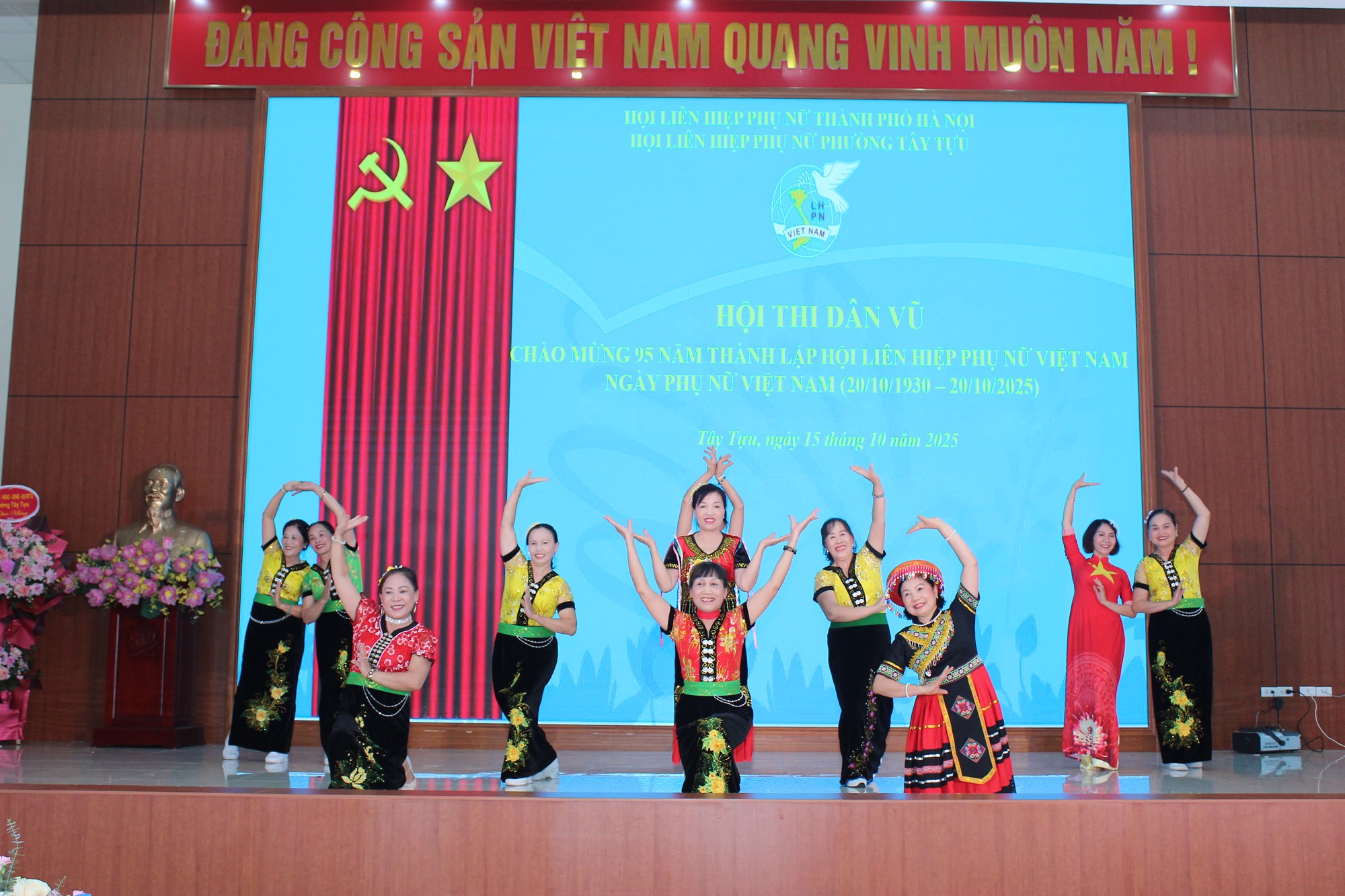 Sôi nổi hội thi dân vũ “Phụ nữ Tây Tựu khoẻ - đẹp - năng động” - ảnh 12