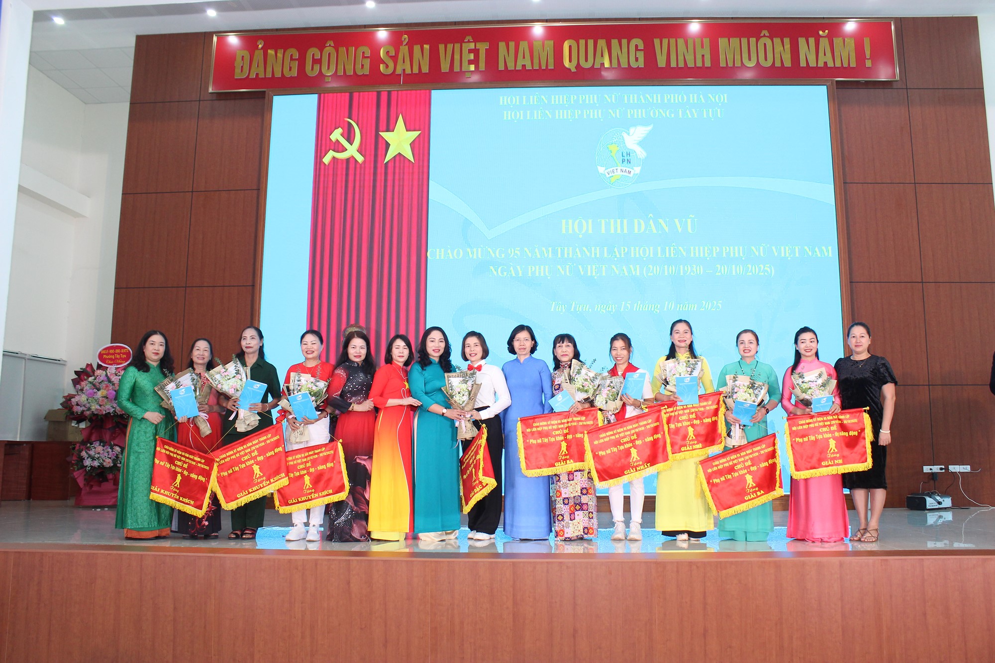 Sôi nổi hội thi dân vũ “Phụ nữ Tây Tựu khoẻ - đẹp - năng động” - ảnh 8