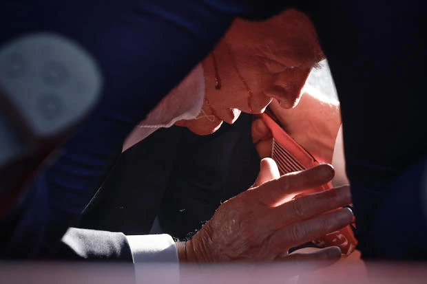 Cựu Tổng thống Mỹ Donald Trump trở thành mục tiêu của một vụ ám sát - ảnh 1