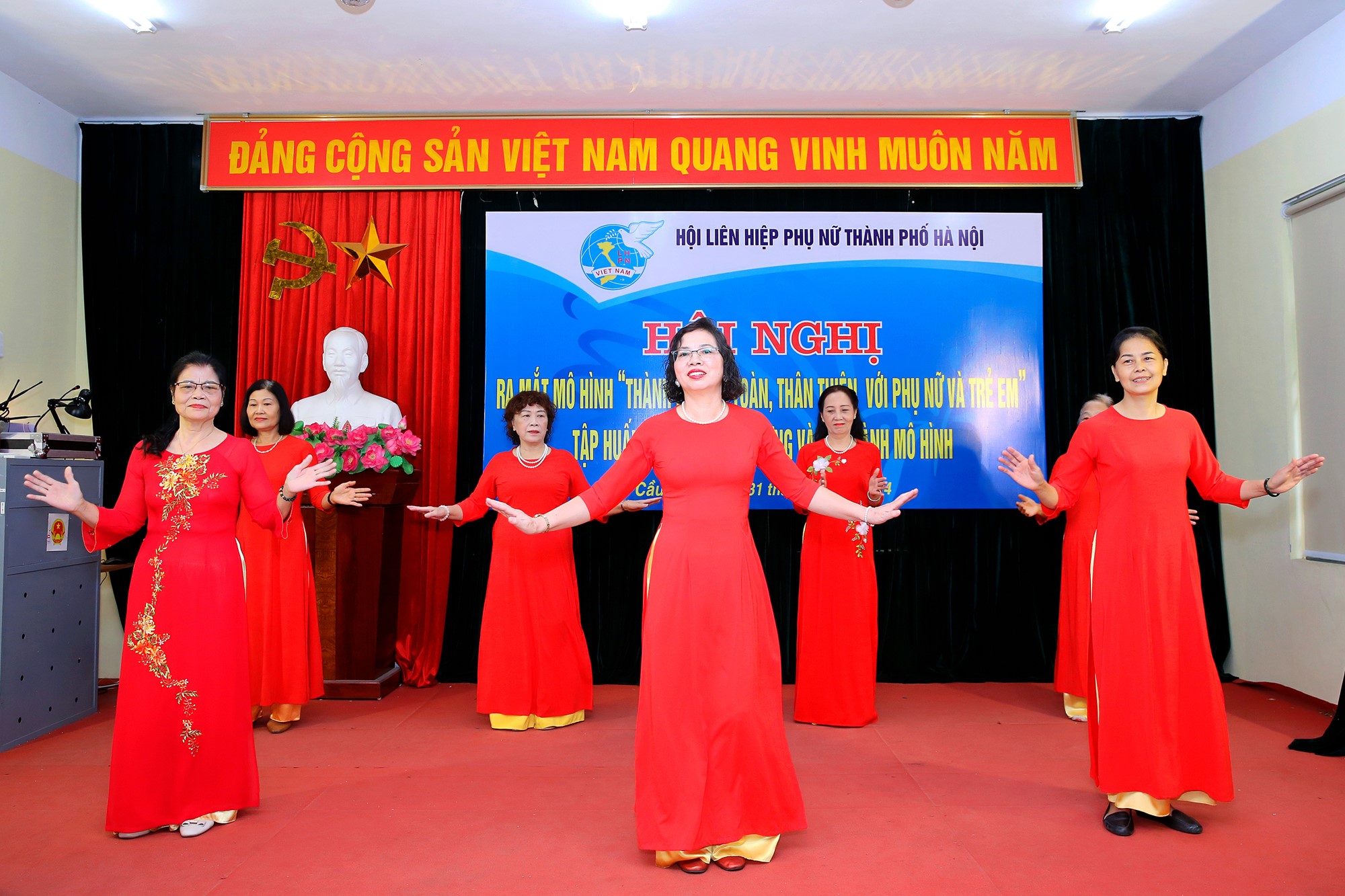Ra mắt mô hình “Thành phố an toàn thân thiện với phụ nữ trẻ em” tại phường Dịch Vọng Hậu - ảnh 11