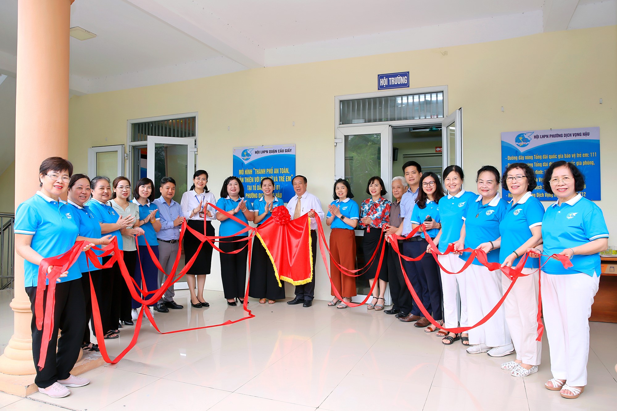 Ra mắt mô hình “Thành phố an toàn thân thiện với phụ nữ trẻ em” tại phường Dịch Vọng Hậu - ảnh 7