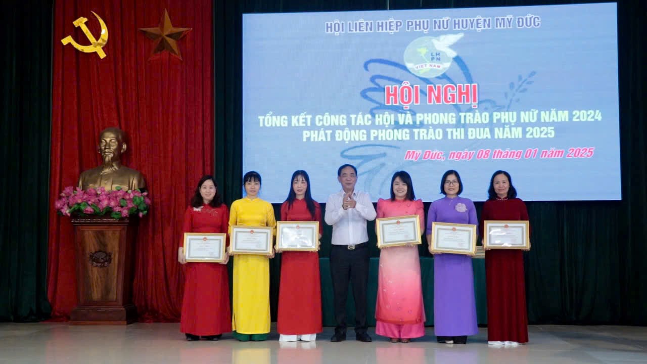 Hội LHPN huyện Mỹ Đức: Phát huy truyền thống phong trào “Ba đảm đang” tích cực tham gia xây dựng Đảng và hệ thống chính  - ảnh 5