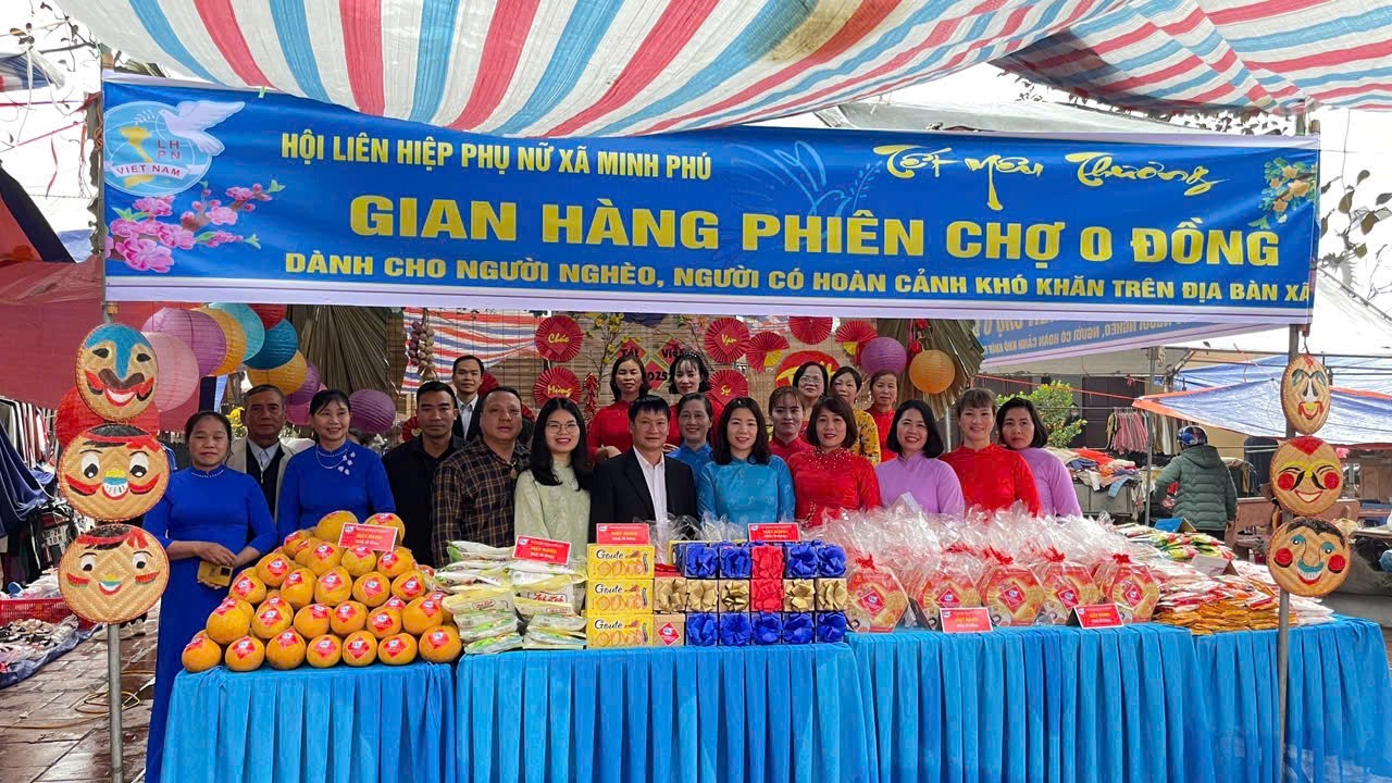 Huyện Sóc Sơn: “Gian hàng 0 đồng” chia sẻ yêu thương với phụ nữ cận nghèo, có hoàn cảnh khó khăn - ảnh 1