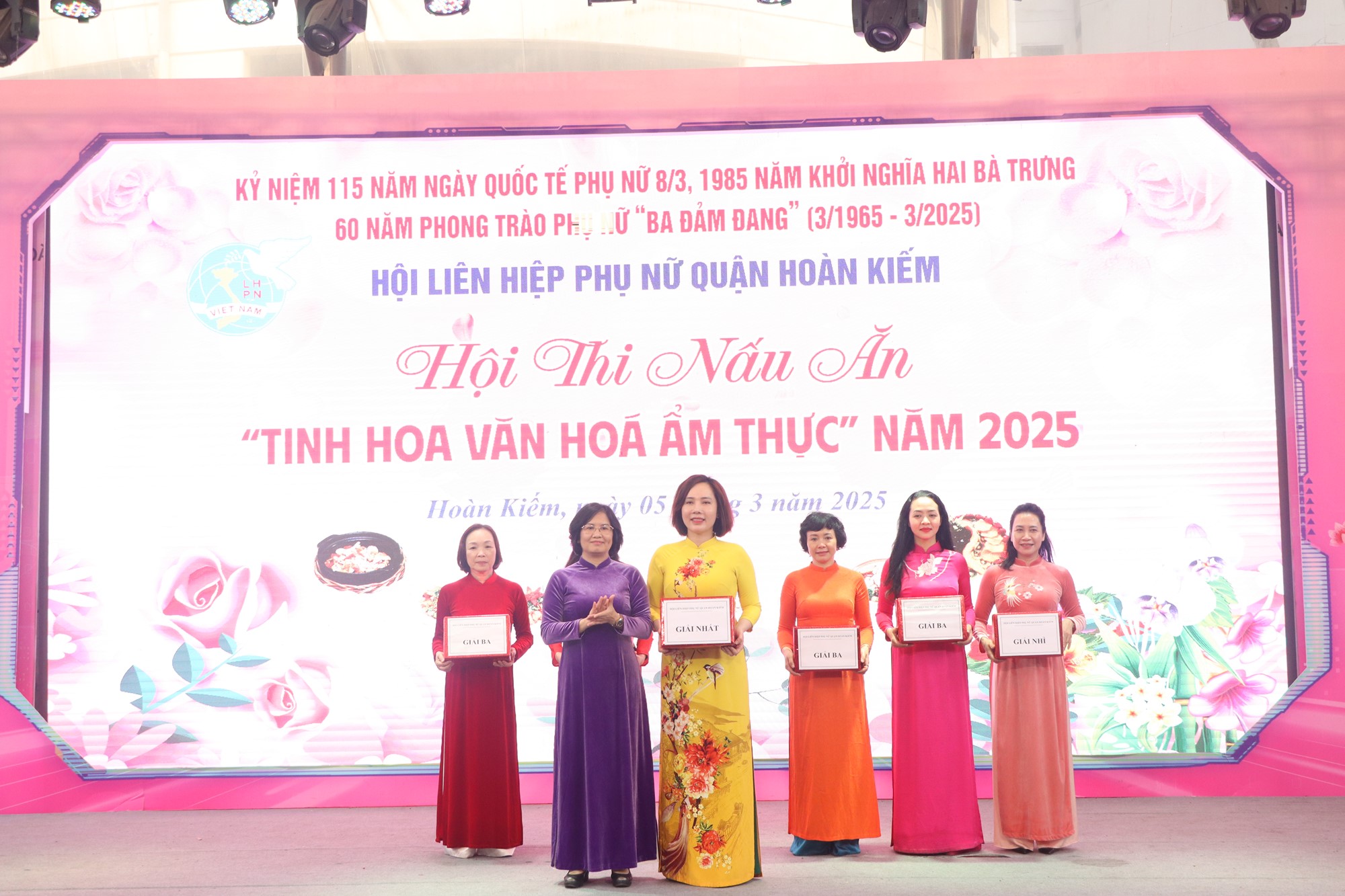 Sôi nổi Festival “Phụ nữ Hoàn Kiếm Tài năng - Thanh lịch” năm 2025 - ảnh 7