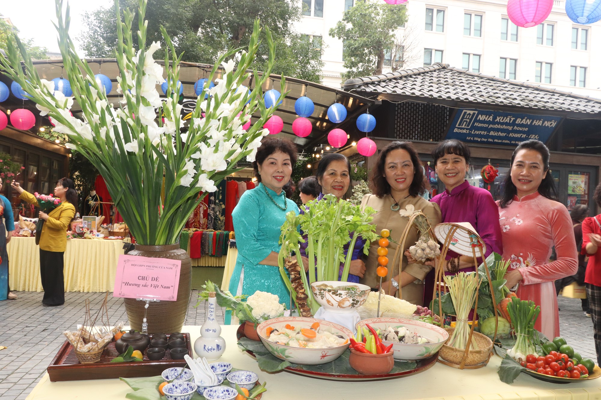 Sôi nổi Festival “Phụ nữ Hoàn Kiếm Tài năng - Thanh lịch” năm 2025 - ảnh 9
