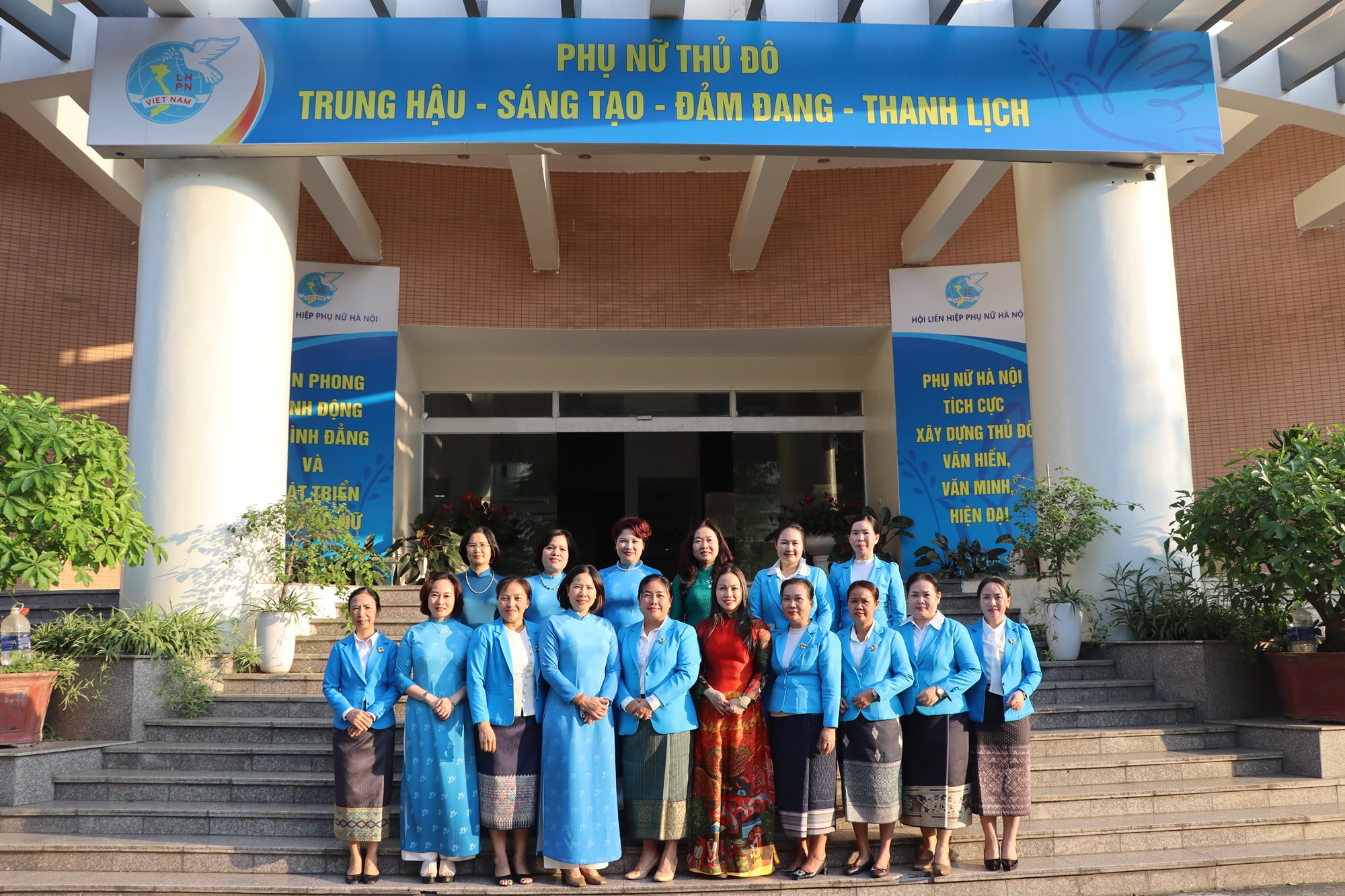 Tăng cường mối quan hệ hữu nghị truyền thống, hợp tác toàn diện giữa Phụ nữ thủ đô Việt Nam - Lào - ảnh 8