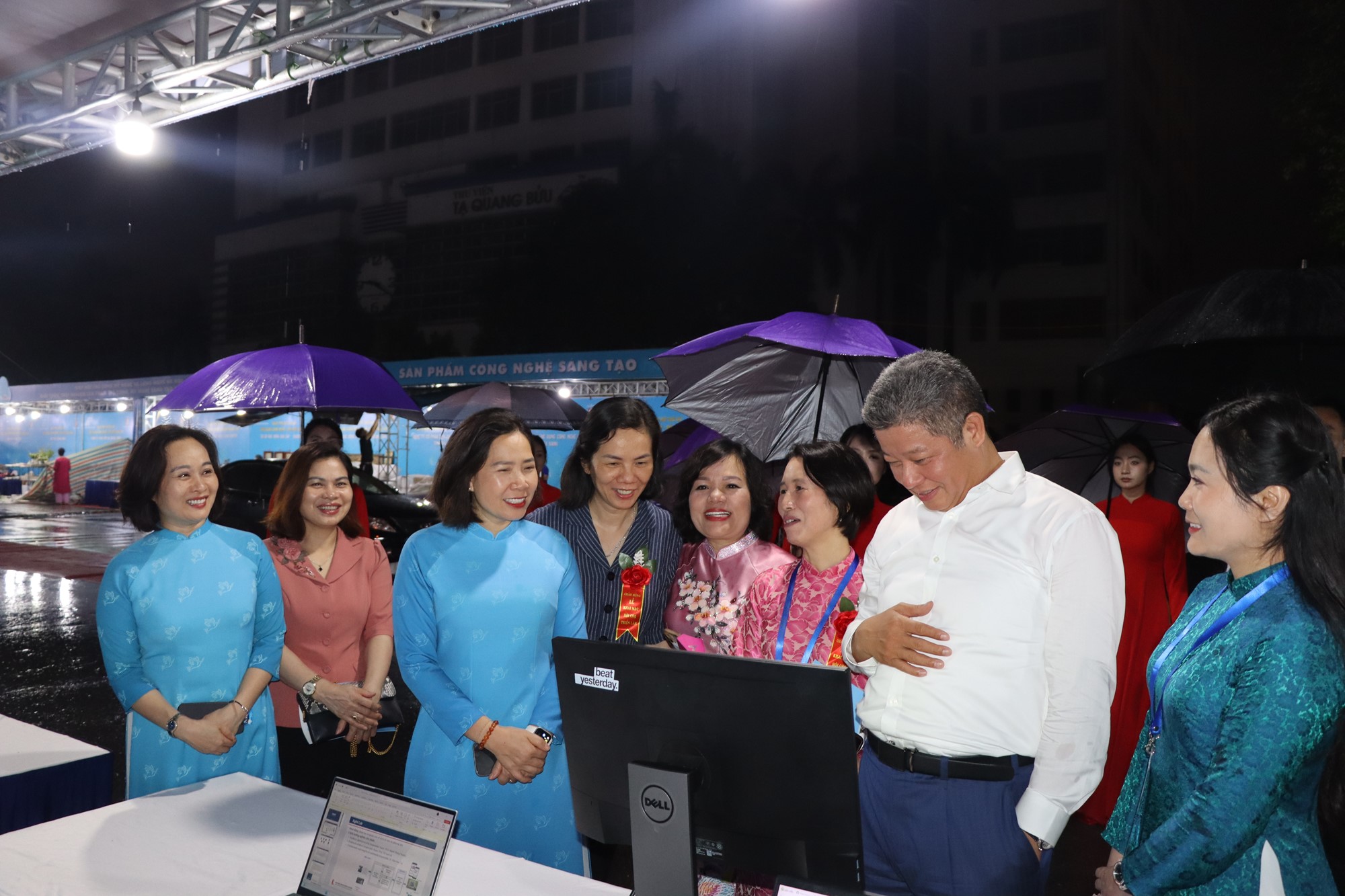 Khai mạc Ngày Phụ nữ Thủ đô ứng dụng công nghệ và đổi mới sáng tạo năm 2025 - ảnh 12