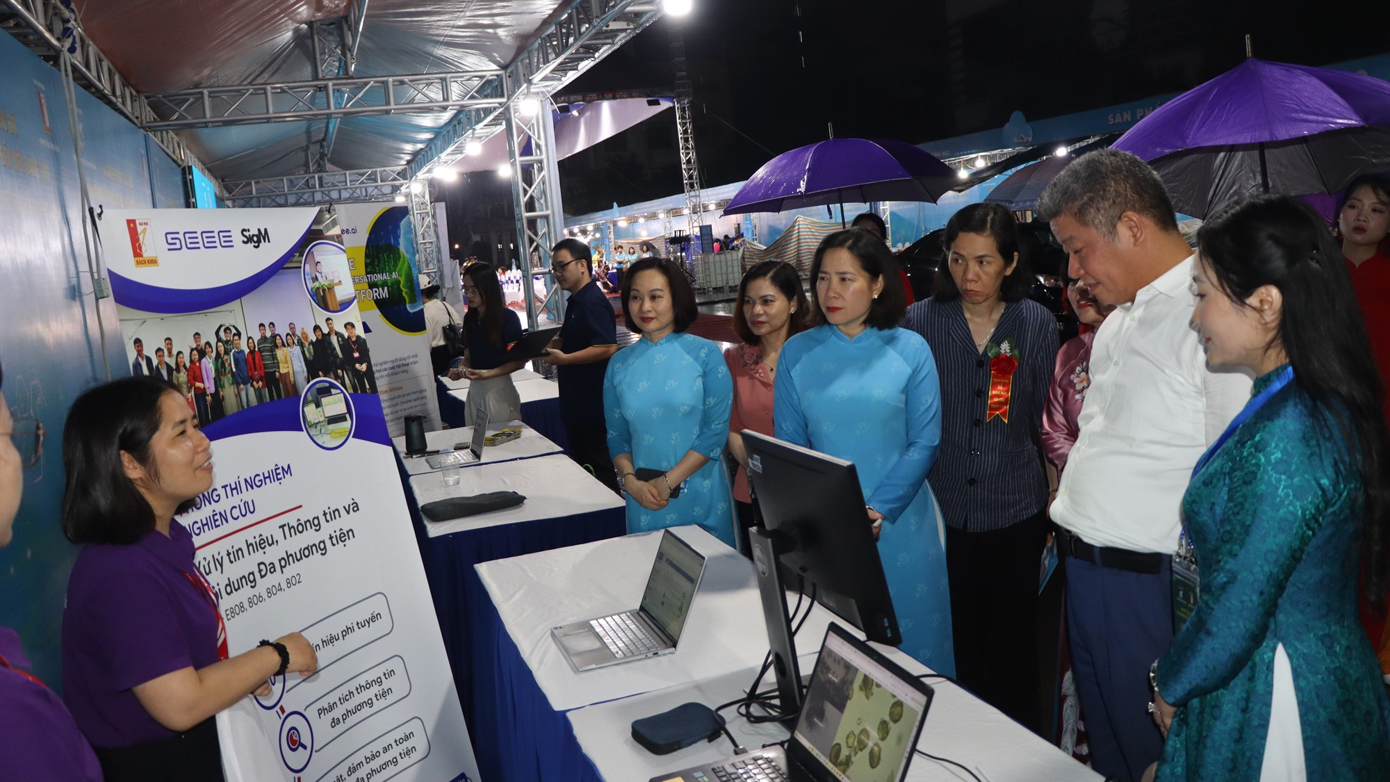 Khai mạc Ngày Phụ nữ Thủ đô ứng dụng công nghệ và đổi mới sáng tạo năm 2025 - ảnh 11