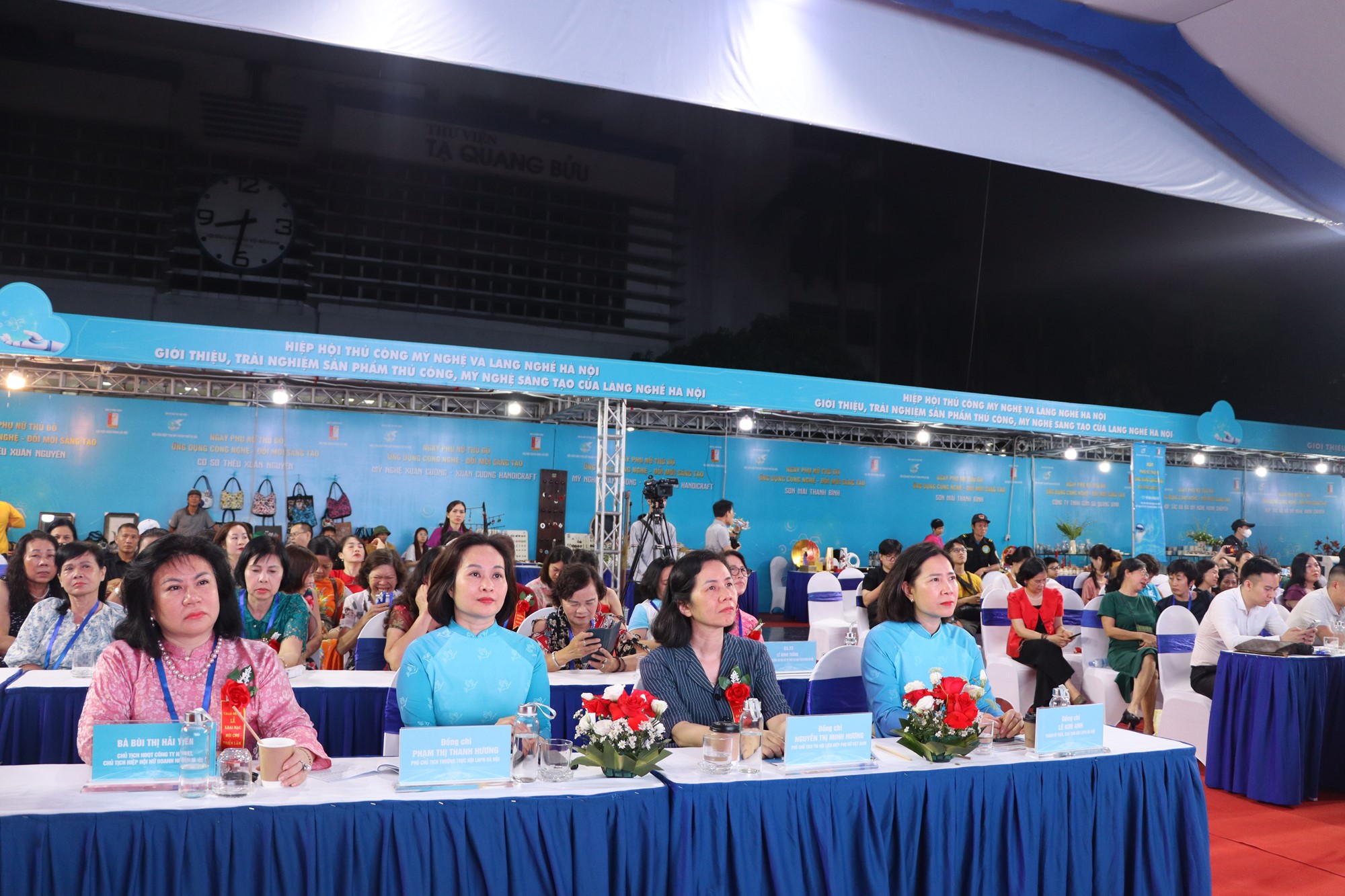 Khai mạc Ngày Phụ nữ Thủ đô ứng dụng công nghệ và đổi mới sáng tạo năm 2025 - ảnh 2
