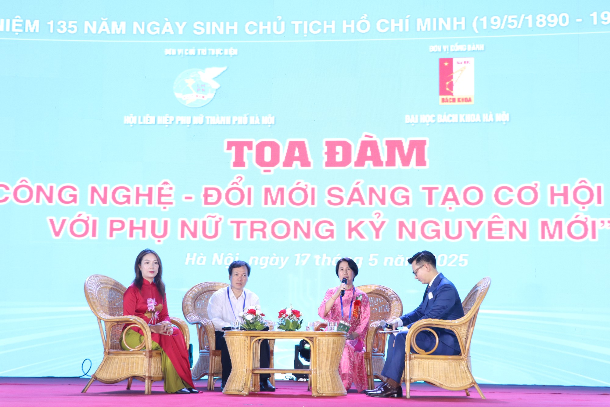 Khai mạc Ngày Phụ nữ Thủ đô ứng dụng công nghệ và đổi mới sáng tạo năm 2025 - ảnh 7