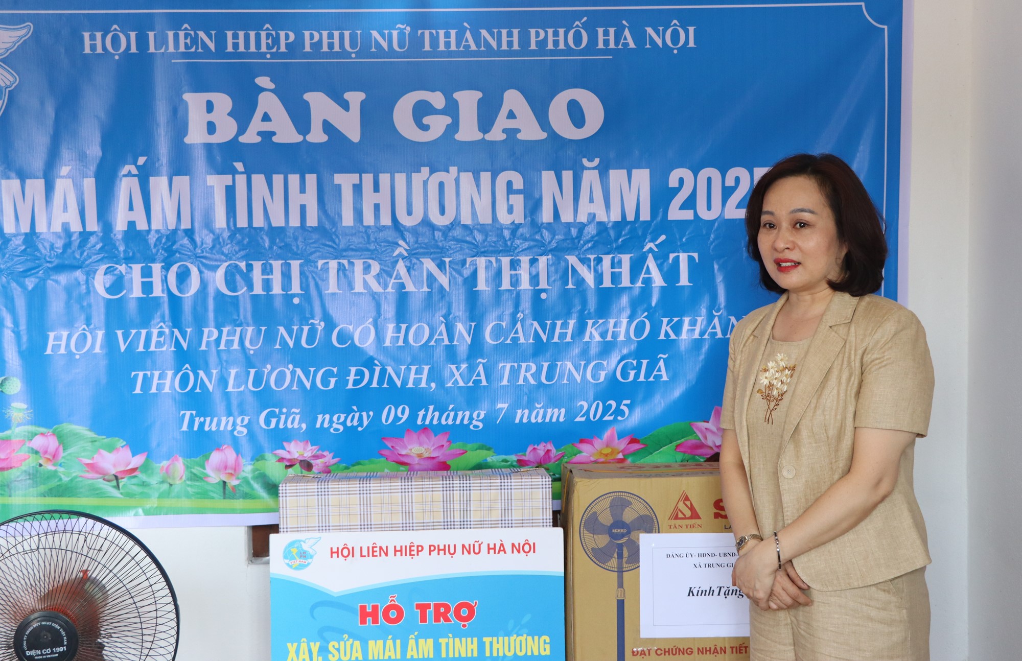 Hội LHPN Hà Nội: Bàn giao mái ấm tình thương cho hội viên phụ nữ có hoàn cảnh khó khăn xã Trung Giã - ảnh 3