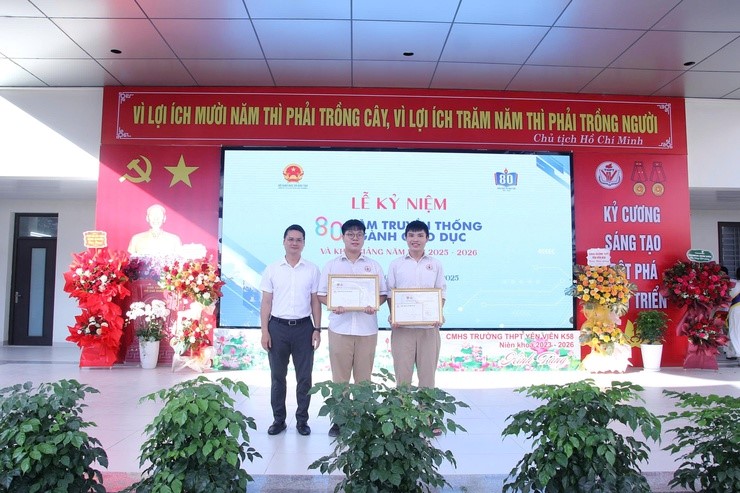 Xã Phù Đổng, TP Hà Nội: Hơn 20.000 học sinh tham dự Lễ khai giảng năm học mới 2025-2026 - ảnh 3