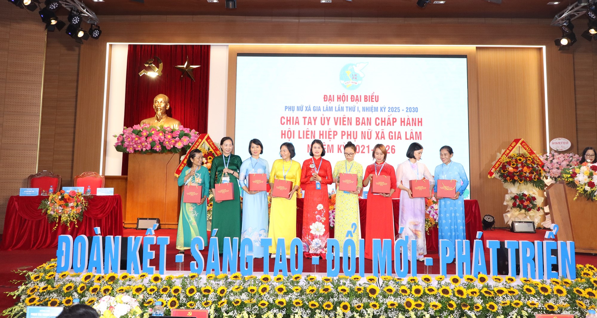 Đồng chí Hoàng Thị Thúy Nga tiếp tục giữ chức Chủ tịch Hội LHPN xã Gia Lâm nhiệm kỳ 2025-2030 - ảnh 8