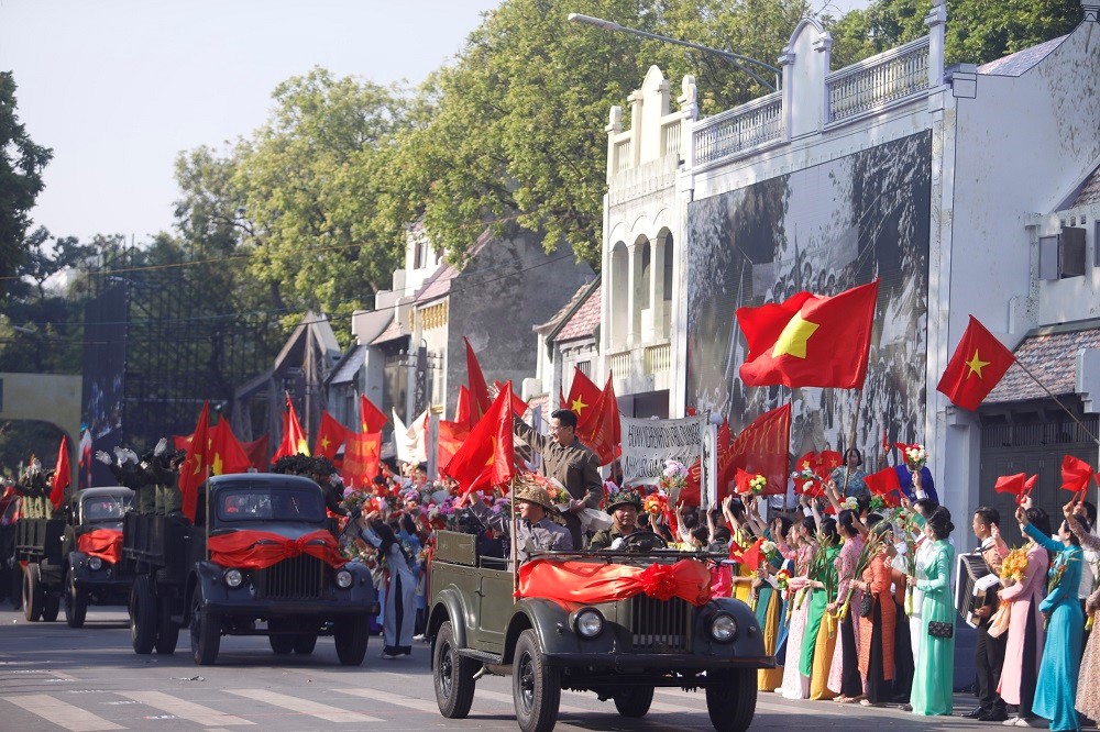 Hà Nội linh thiêng, kiêu hùng, hào hoa, lãng mạn, hội nhập, phát triển trong “Ngày hội Văn hóa vì hòa bình“ - ảnh 2