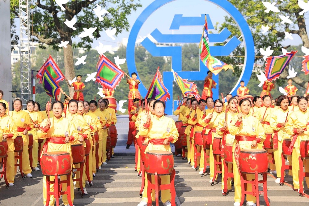 Hà Nội linh thiêng, kiêu hùng, hào hoa, lãng mạn, hội nhập, phát triển trong “Ngày hội Văn hóa vì hòa bình“ - ảnh 8