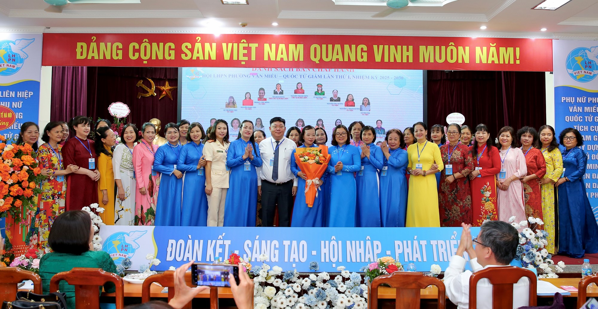 Phụ nữ Văn Miếu- Quốc Tử Giám góp phần xây dựng phường trở thành trung tâm văn hóa, dịch vụ, du lịch của Hà Nội - ảnh 6