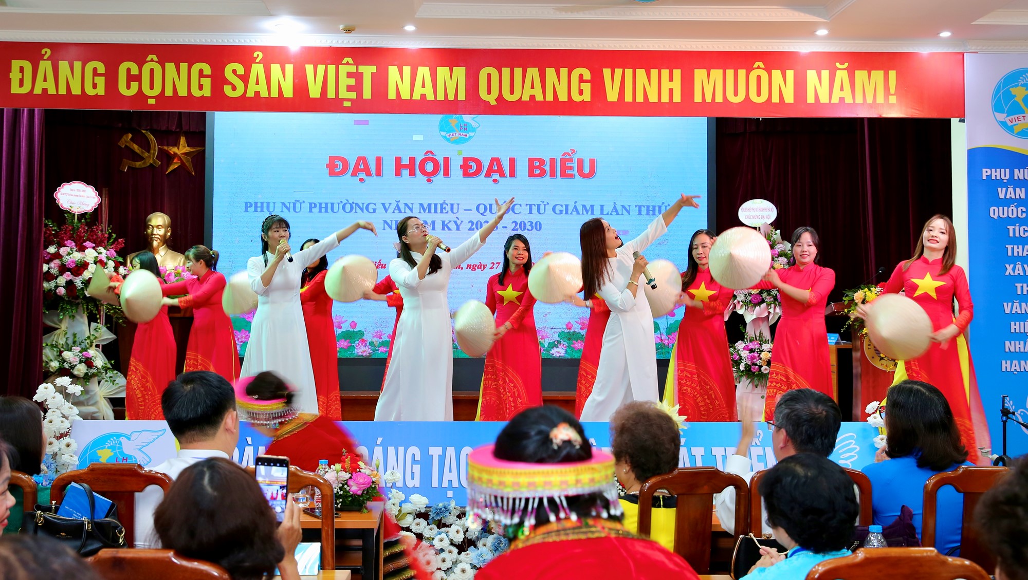 Phụ nữ Văn Miếu- Quốc Tử Giám góp phần xây dựng phường trở thành trung tâm văn hóa, dịch vụ, du lịch của Hà Nội - ảnh 7