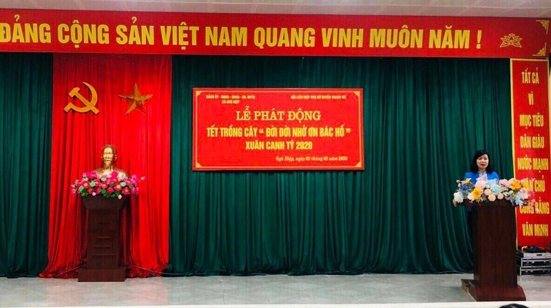 Đồng chí Trần Thị Vân- Chủ tịch Hội LHPN huyện Thanh Trì phát động Tết trồng cây tại xã Ngũ Hiệp