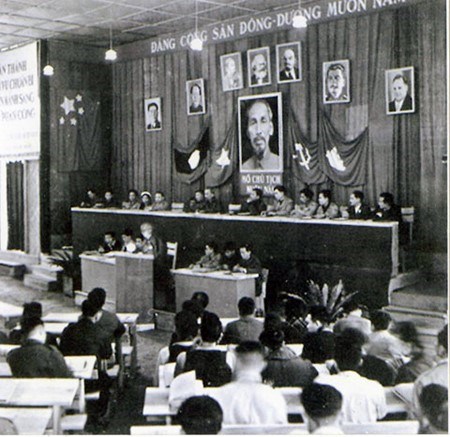 Chủ tịch Hồ Chí Minh đọc diễn văn tại Đại hội lần thứ II của Đảng ở căn cứ địa Tuyên Quang. Ảnh tư liệu.